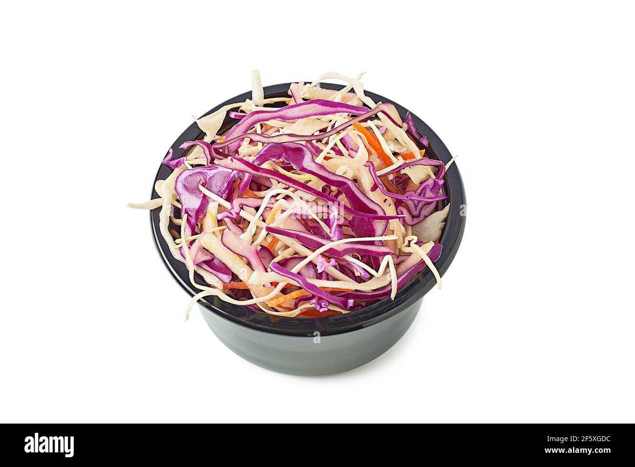 Ciotola di coleslaw su sfondo bianco Foto Stock