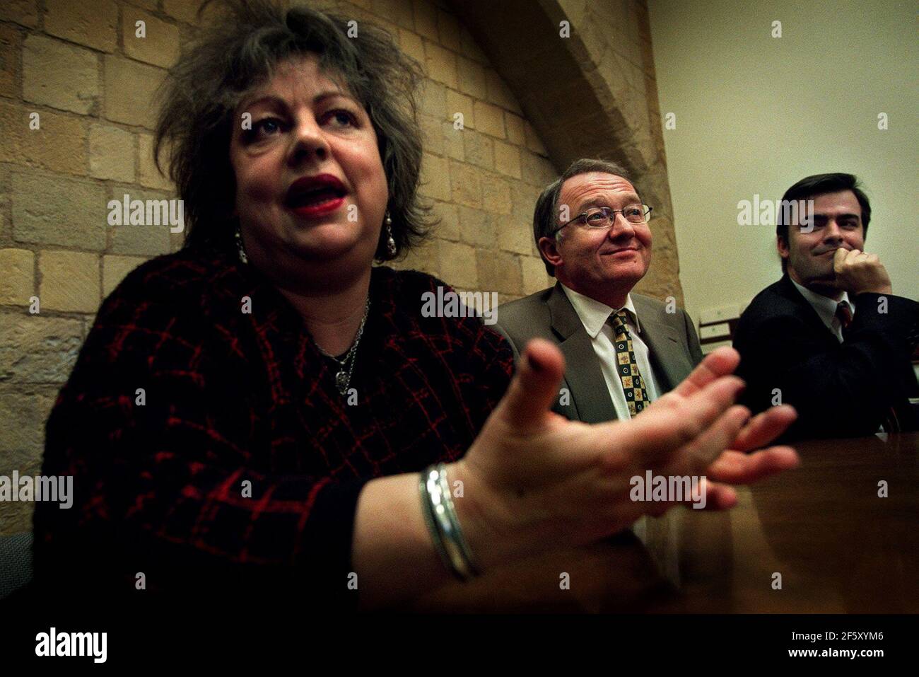 Ken Livingstone febbraio 1999 con Jo Brand e Mark Seddon a. La Camera dei Comuni per promuovere la nomina di Ken Livingstones per Elezione a Sindaco di Londra Foto Stock