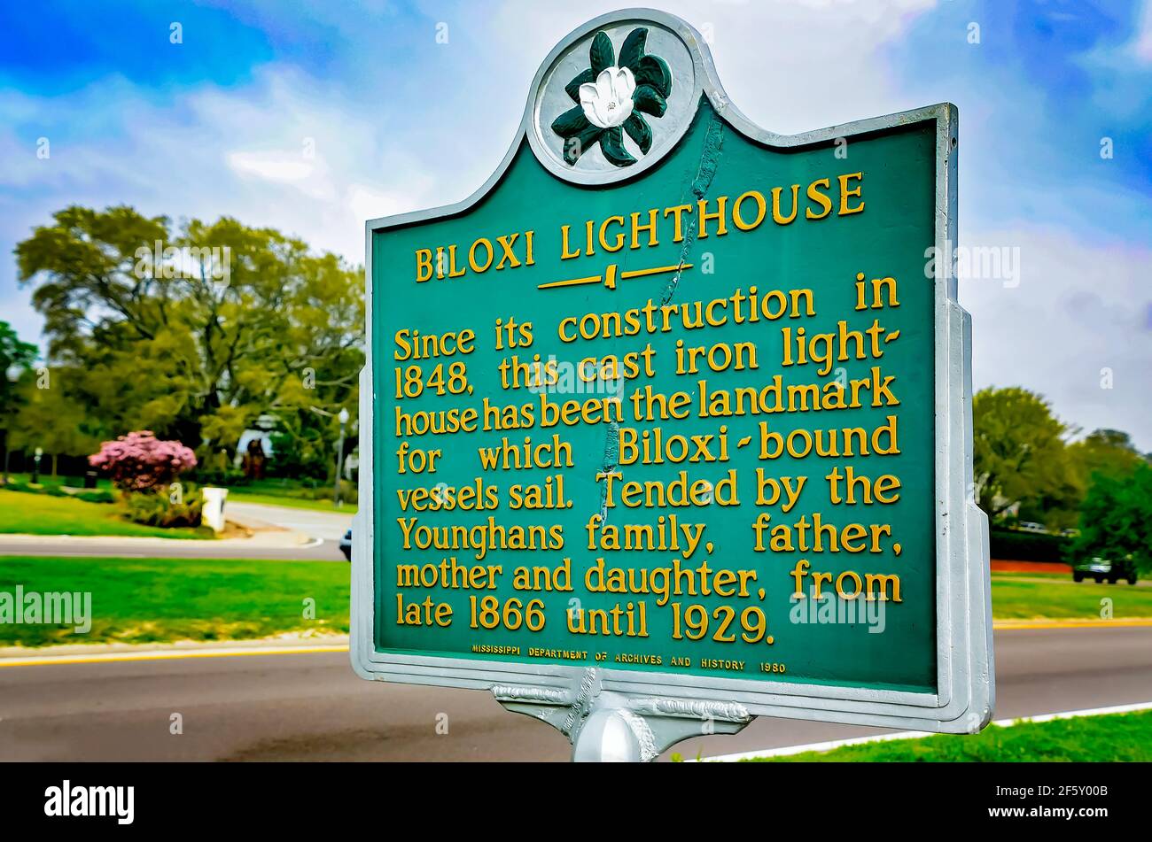 Un punto di riferimento storico per il faro di Biloxi è raffigurato sull'autostrada 90, 27 marzo 2021, a Biloxi, Mississippi. Foto Stock