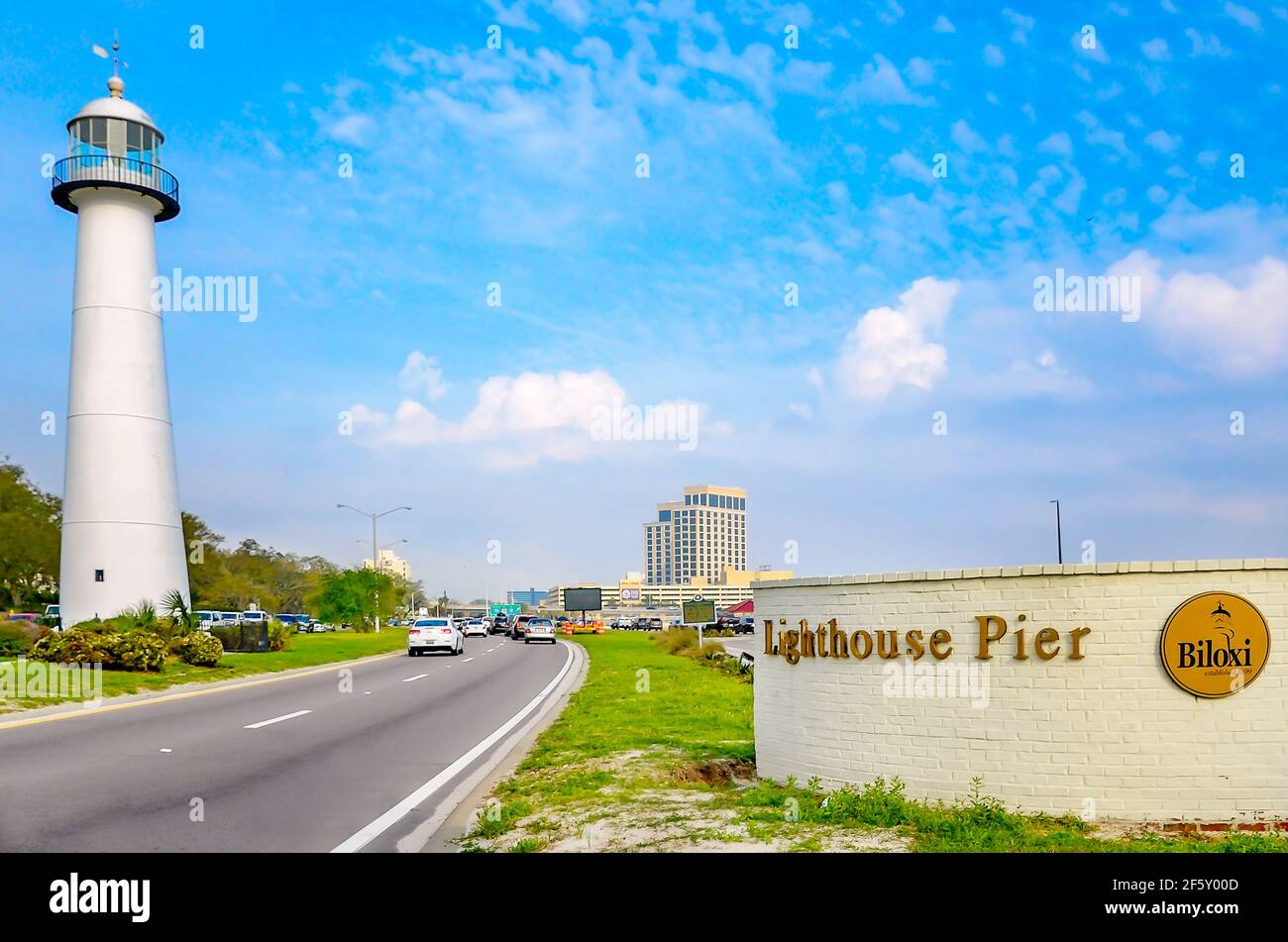 Il faro di Biloxi è raffigurato sull'autostrada US 90, 27 marzo 2021, a Biloxi, Mississippi. Il faro fu eretto nel 1848. Foto Stock