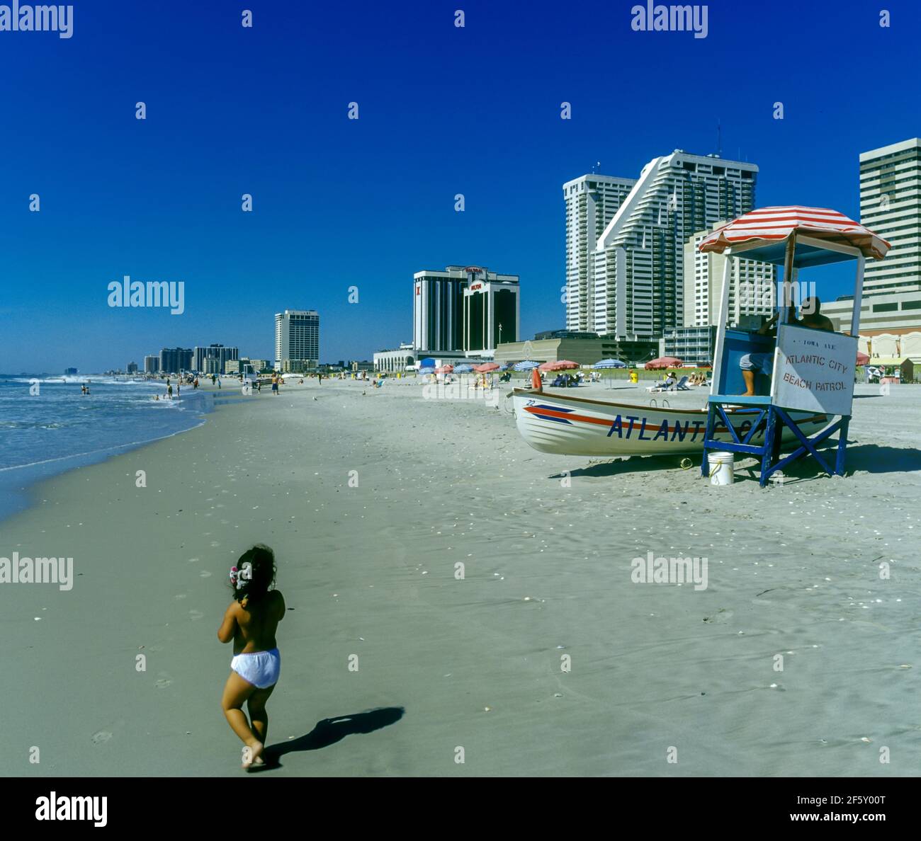 2004 STORICO BAGNINO BARCA BEACH ATLANTIC CITY NEW JERSEY USA Foto Stock