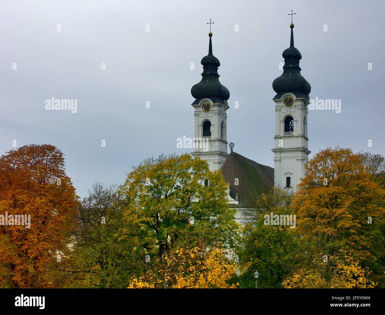 Campanili della cattedrale di Zwiefalten, Zwiefalten, sul bordo meridionale delle Alpi Sveve, Baden-Württemberg, Germania Foto Stock