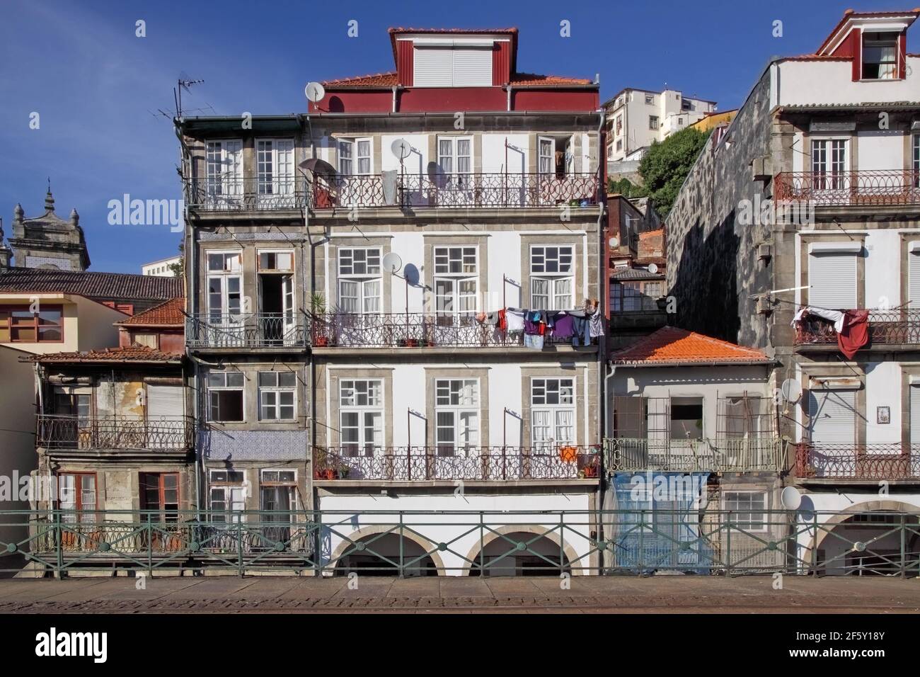Antico e pittoresco quartiere di Miragaia, Porto, Portogallo. Foto Stock