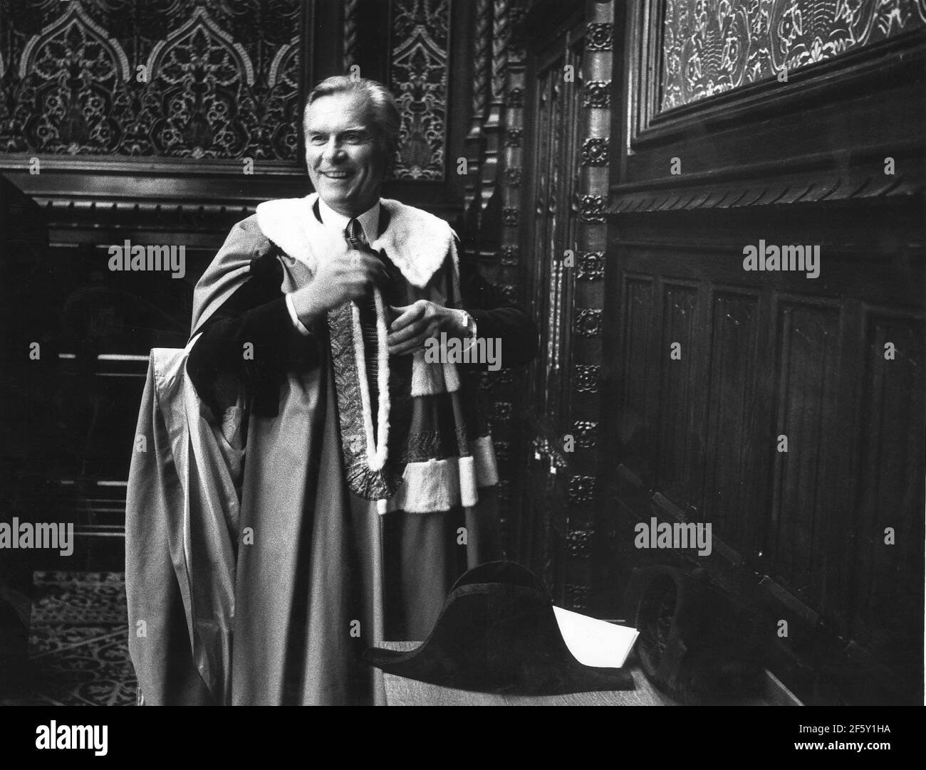 Lord David Owen di Plymouth nella stanza di Mosè prima Prendere posto nella Camera dei Comuni Foto Stock