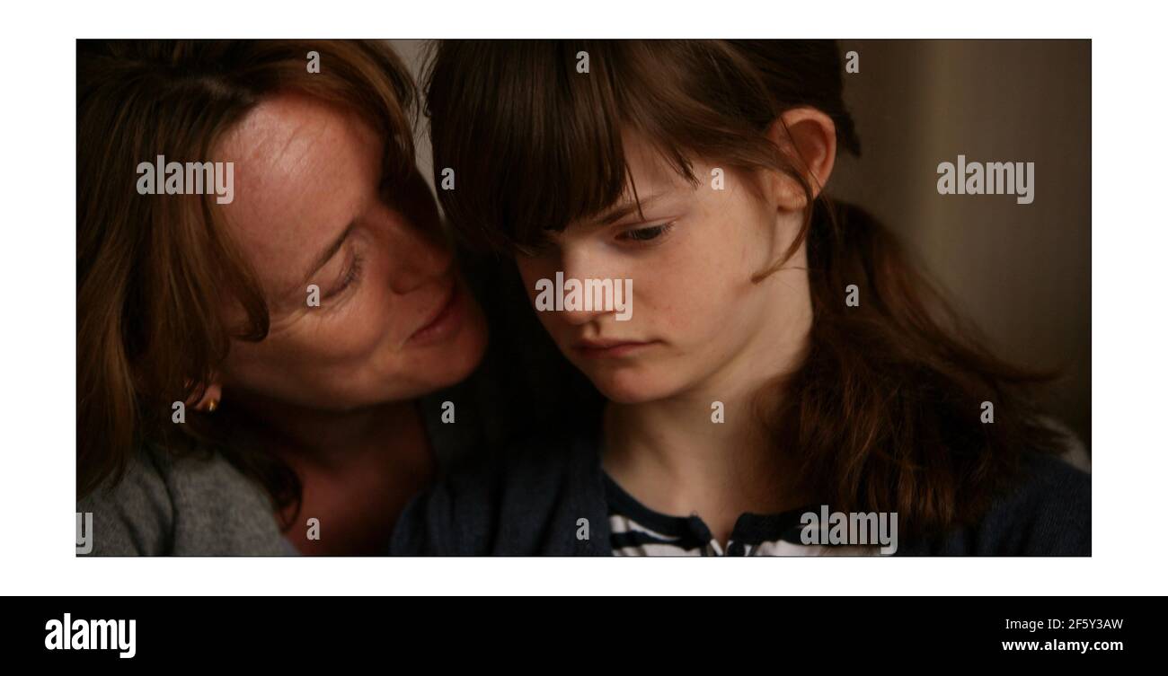 Iona Birrell (15) con la madre Linnett Birrell.Fotografia di David Sandison l'indipendente Foto Stock