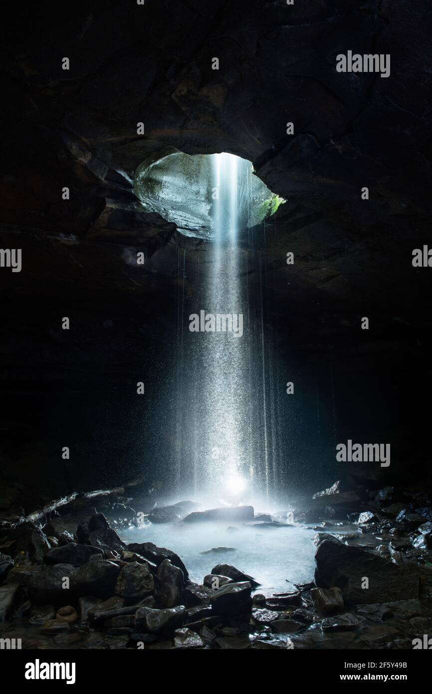 Cascate Gloryhole illuminate di notte Foto Stock