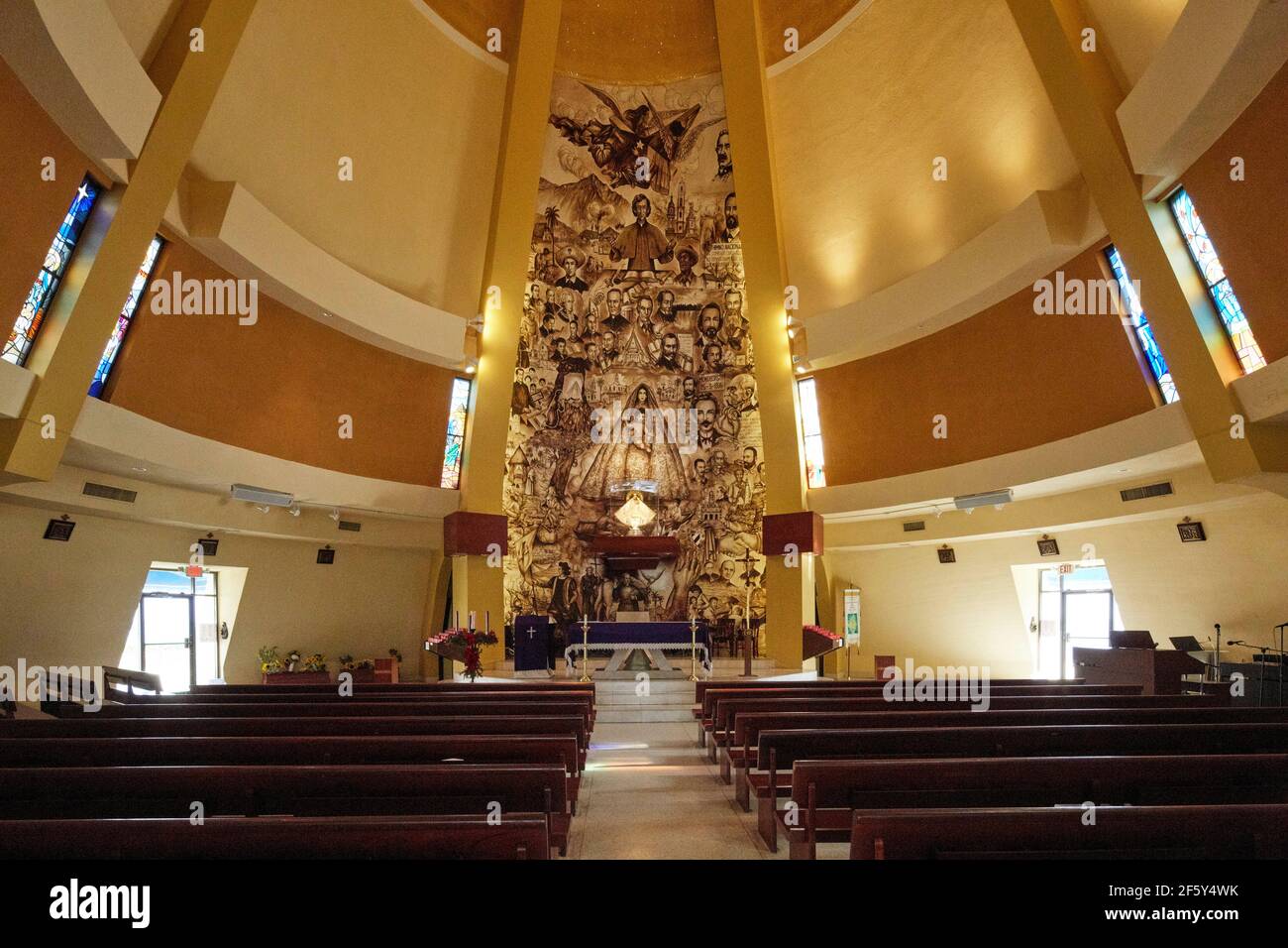 Interno del Santuario Mariano di nostra Signora della Carità a Miami Florida Stati Uniti Foto Stock