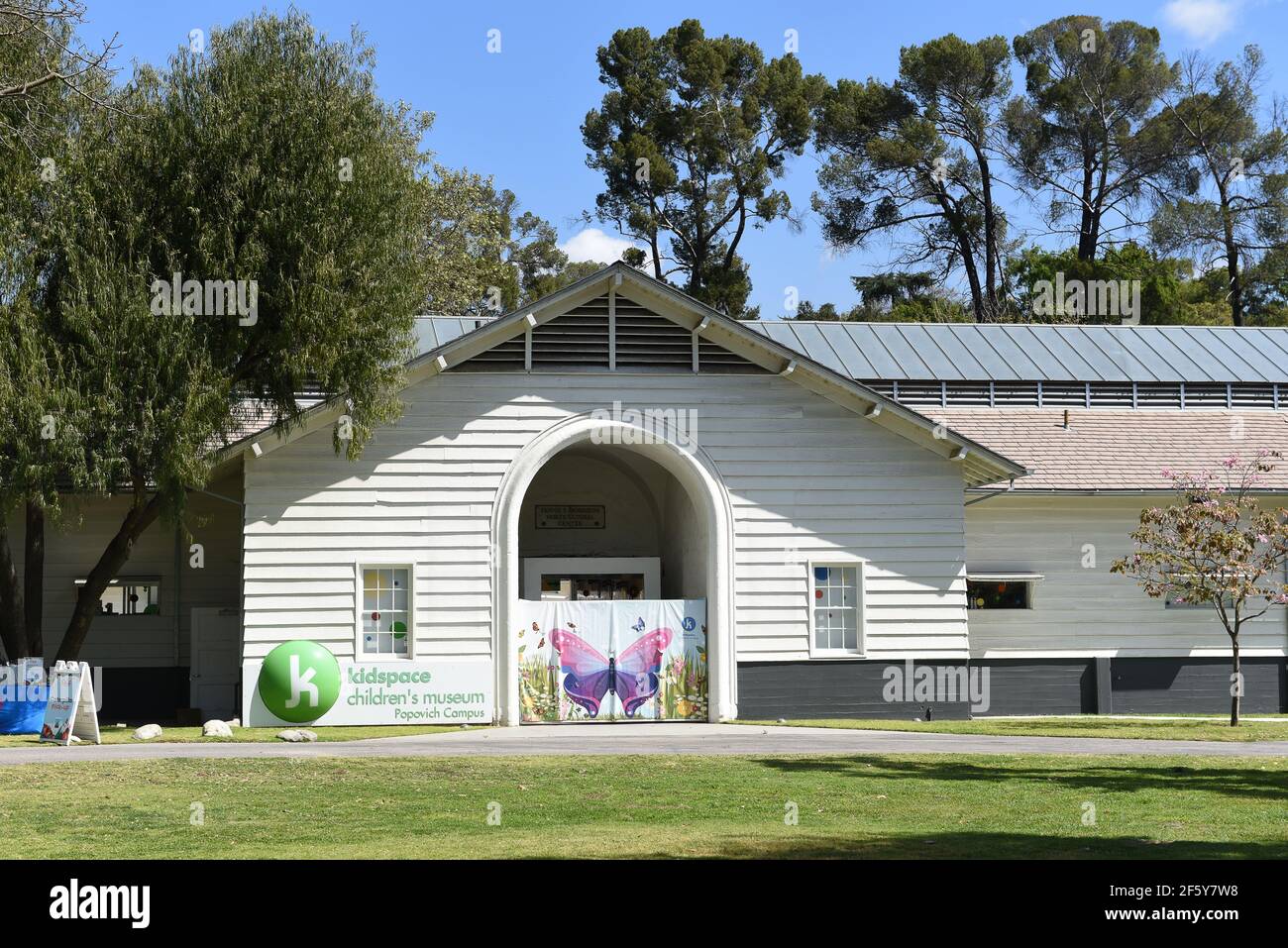 PASADENA, CALIFORNIA - 26 MAR 2021: Il KidSpace Childrens Museum di Brookside Park offre più di 40 esperienze pratiche per i bambini. Foto Stock