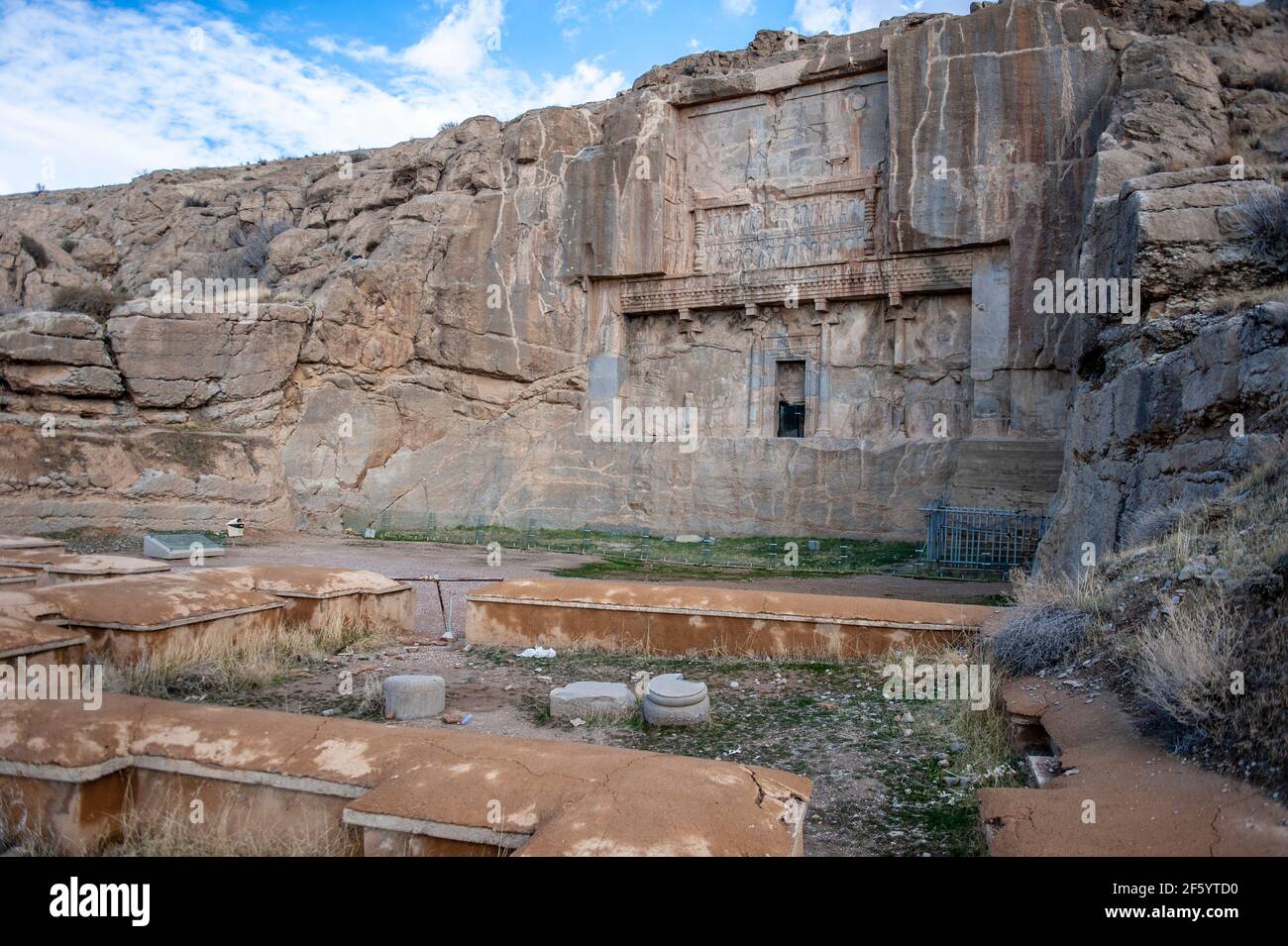 Tomba di Artaserse II, re dell'antica Persia, situata nelle rovine di Persepolis in Iran Foto Stock