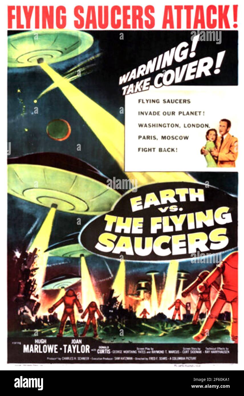 TERRA contro I PIATTINI VOLANTI 1956 Columbia Pictures film con Hugh Malone  e Joan Taylor, aka Flying Saucers dallo spazio esterno, aka invasione dei  Fying Saucers Foto stock - Alamy
