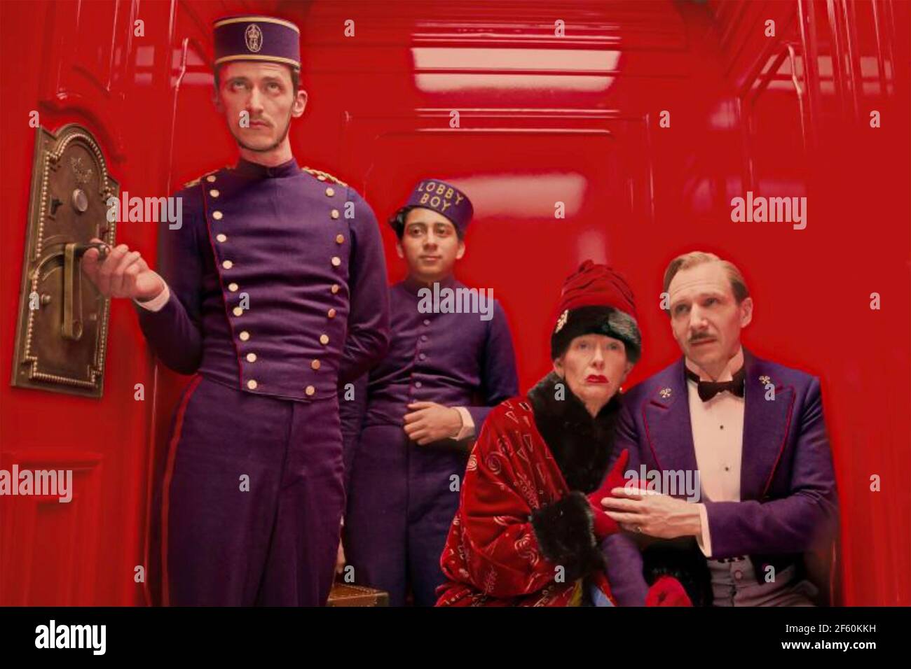 THE GRAND BUDAPEST HOTEL 2014 Fox Searchlight Pictures film with Ralph Fiennes sulla destra Foto Stock
