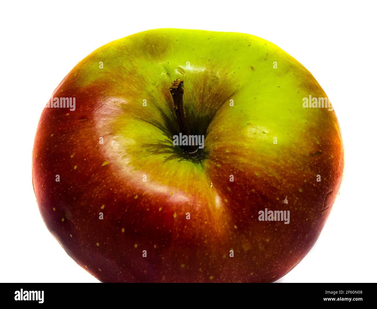 Set di mele fresche intere e tagliate e fette isolate su sfondo bianco. Foto Stock