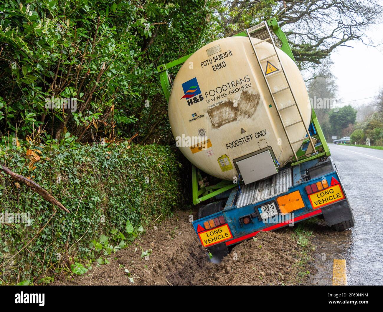Autocarro o autocarro scivolato fuori strada Foto Stock