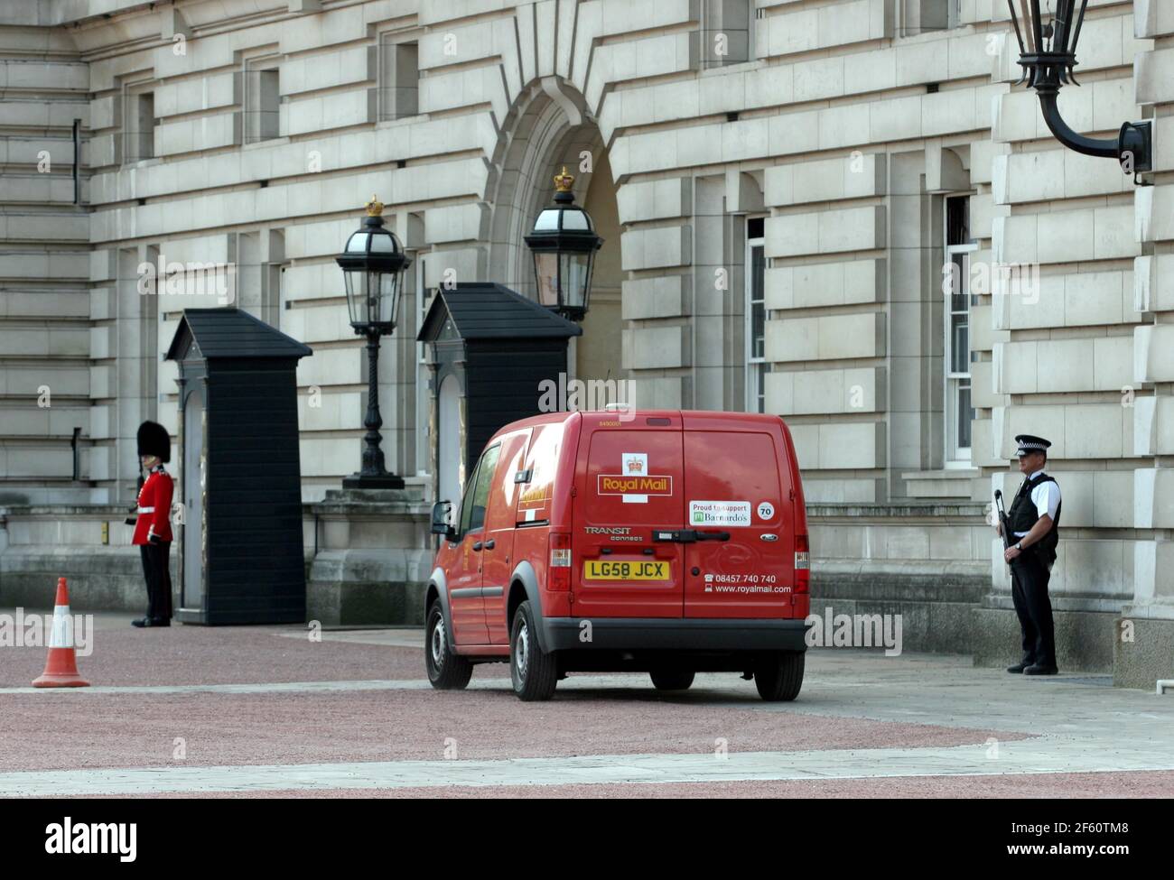 21 aprile 2011. Buckingham PalaceLondon, Inghilterra. La Royal Mail consegna la posta a Buckingham Palace nella corsa fino al matrimonio reale quando Kate mi Foto Stock