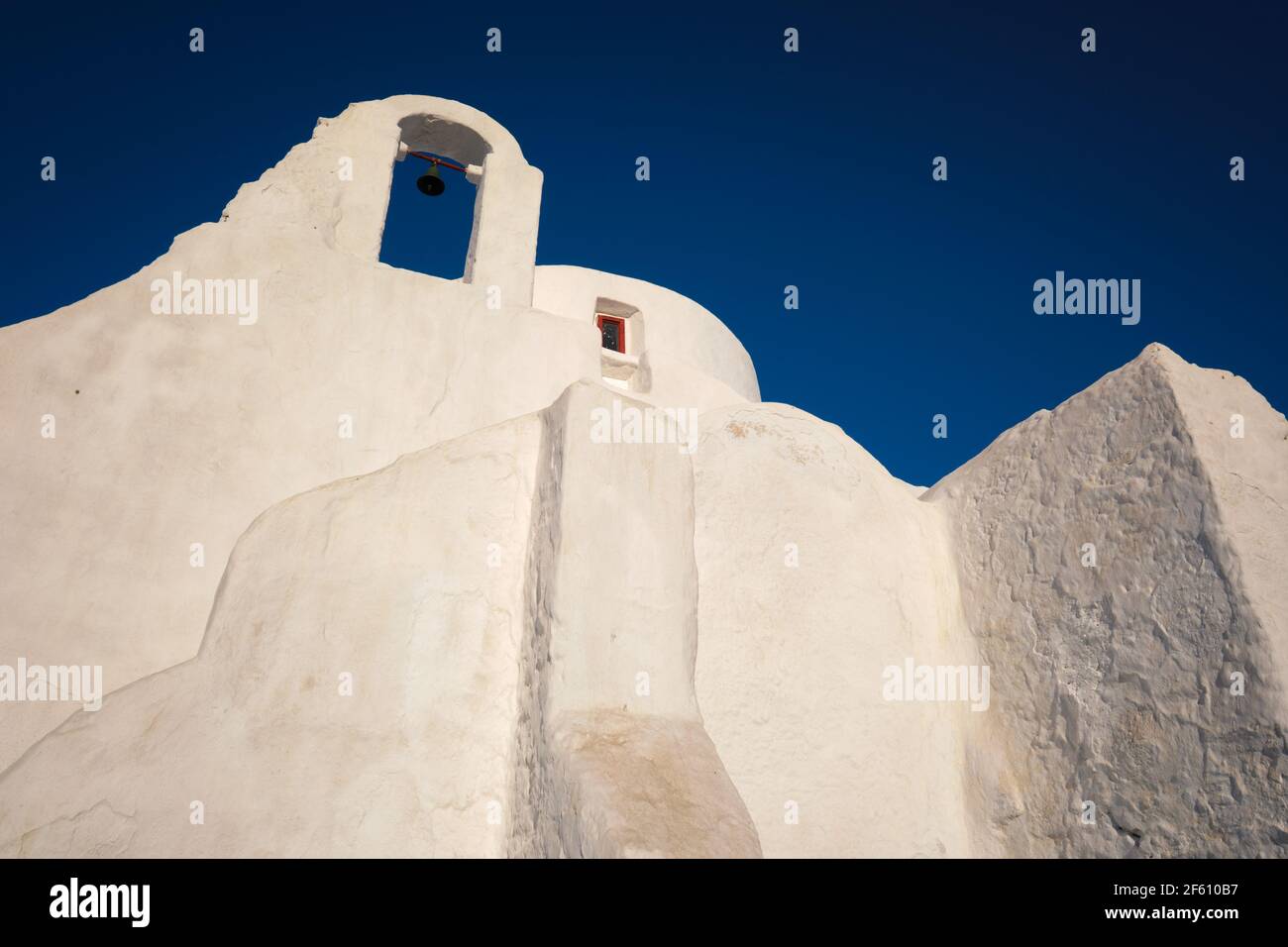 Chiesa greco-ortodossa di Panagia Paraportiani nella città di Chora sull'isola di Mykonos Foto Stock