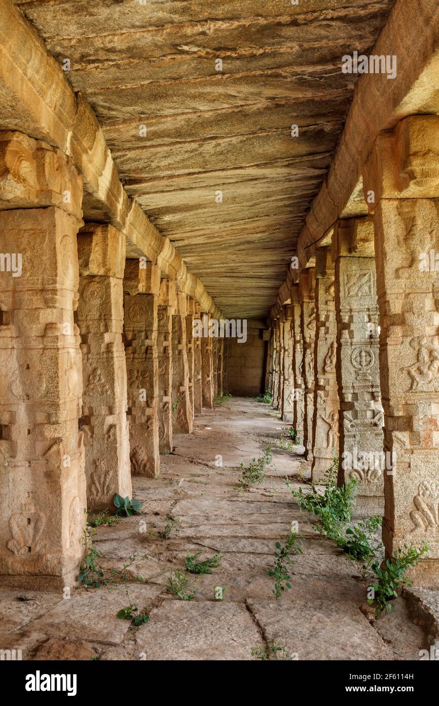 Rovine del tempio di Achyutaraya a Hampi, Karnataka, India Foto Stock