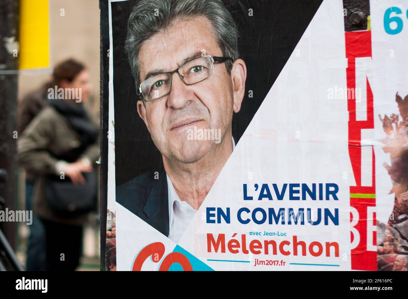 PARIGI, FRANCIA - 28 MARZO 2017 : poster della campagna Jean-Luc Mélenchon per le elezioni presidenziali francesi. Foto Stock