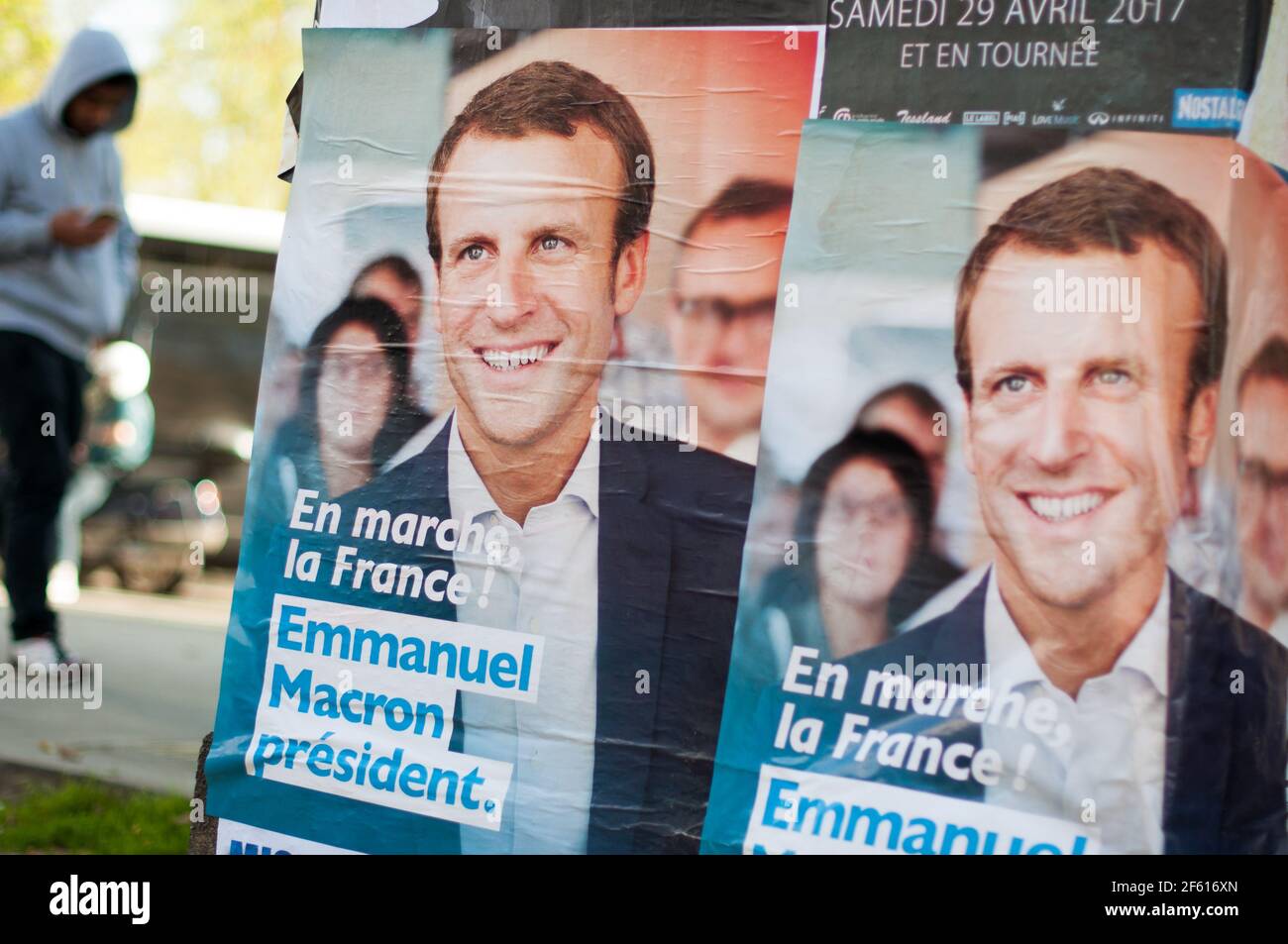 PARIGI, FRANCIA - 31 MARZO 2017 : manifesti della campagna Emmanuel Macron per le elezioni presidenziali francesi del 2017. Foto Stock