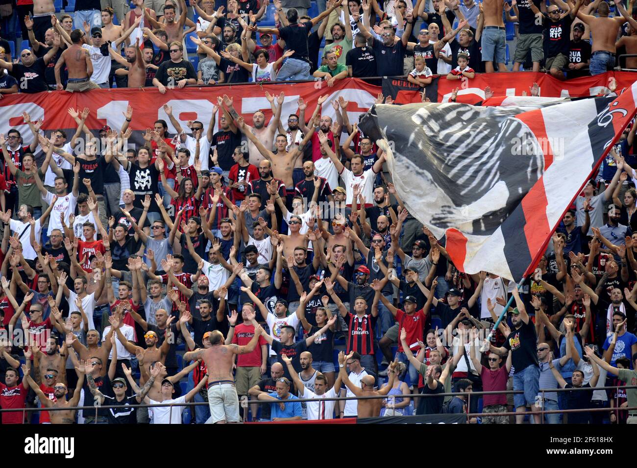 AC Milan tifosi di calcio allo stadio San Siro, a Milano. Foto Stock