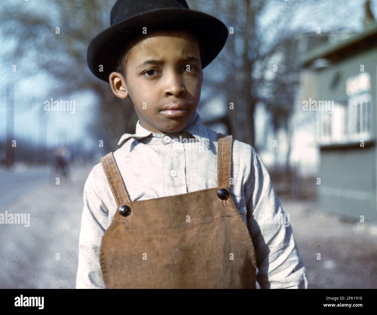 Un ragazzo orgoglioso e bello Foto Stock