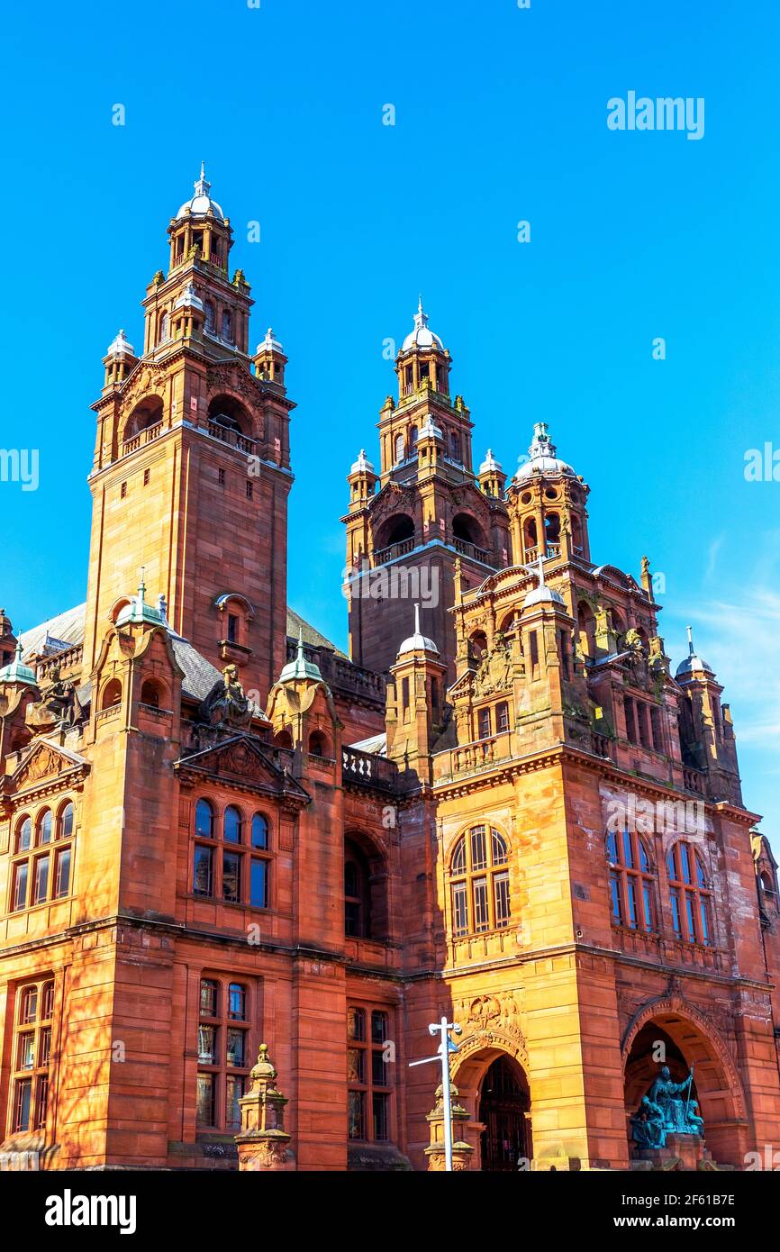 Dettagli architettonici sulla facciata nord del museo Kelvingrove e della galleria d'arte, Glasgow, Scozia, Regno Unito Foto Stock