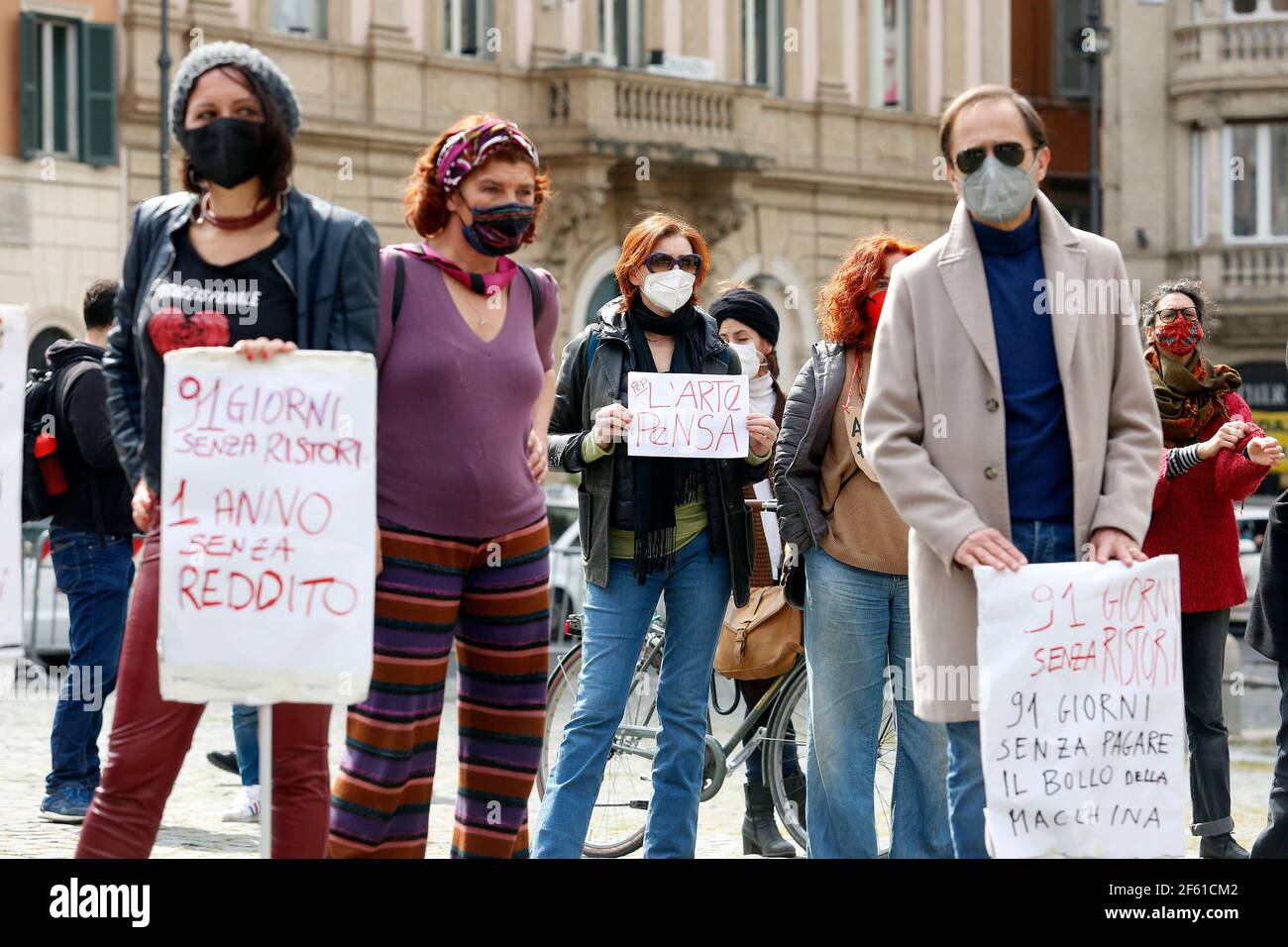 Roma, Italia. 26 Marzo 2021. Protesta degli operatori dello show business e dei piloti di Glovo, Just Eat, Uber e Deliveroo per chiedere maggiori diritti e una migliore regolamentazione del lavoro. Roma (Italia), 26 Marzo 2021 Photo Samantha Zucchi Insifefoto Credit: Insifefoto srl/Alamy Live News Foto Stock