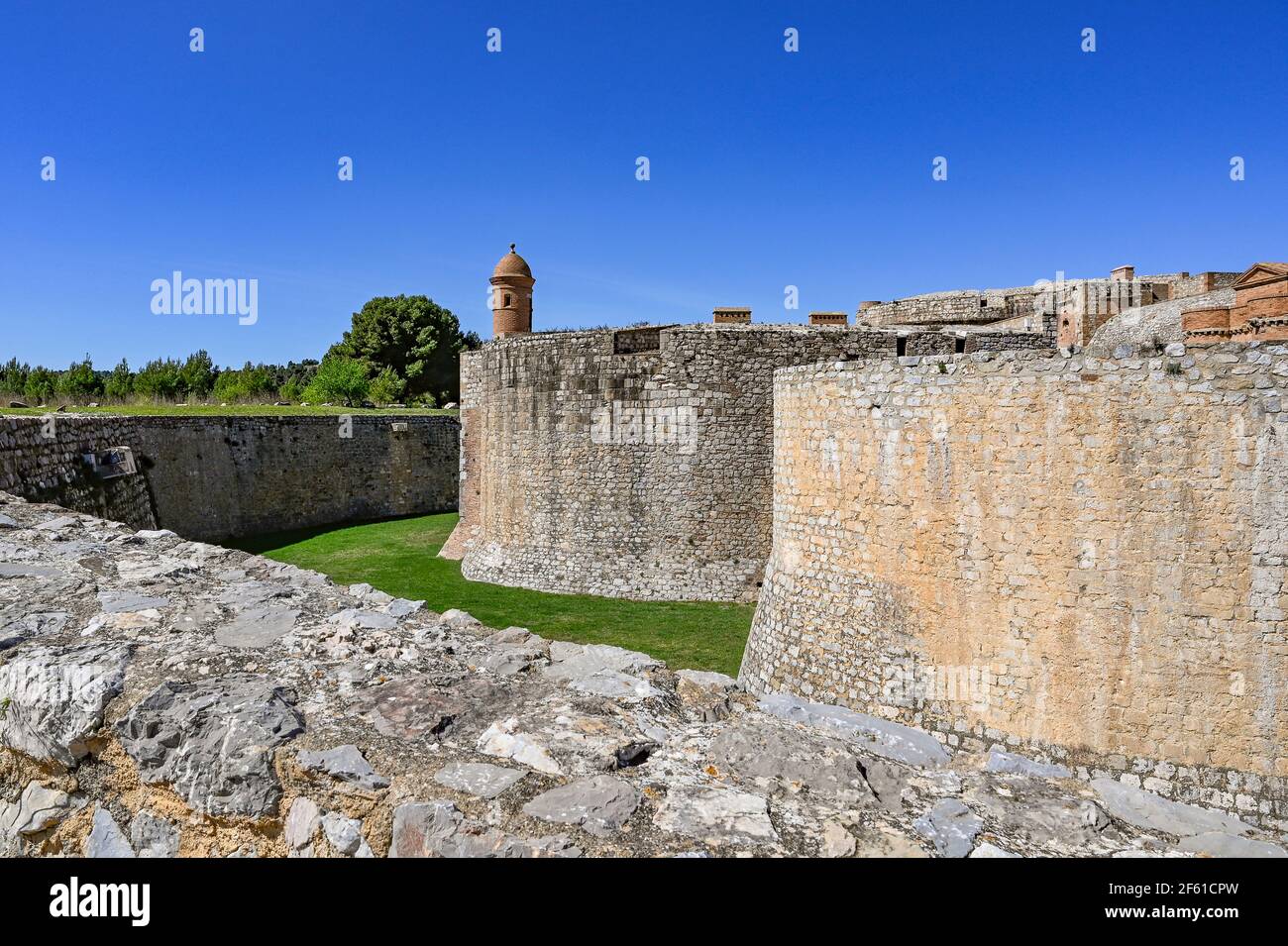 Il forte di Salses, un tempo un forte di confine tra la Francia e la Catalogna Foto Stock