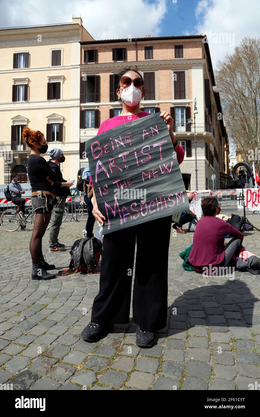 Roma, Italia. 26 Marzo 2021. Protesta degli operatori dello show business e dei piloti di Glovo, Just Eat, Uber e Deliveroo per chiedere maggiori diritti e una migliore regolamentazione del lavoro. Roma (Italia), 26 Marzo 2021 Photo Samantha Zucchi Insifefoto Credit: Insifefoto srl/Alamy Live News Foto Stock