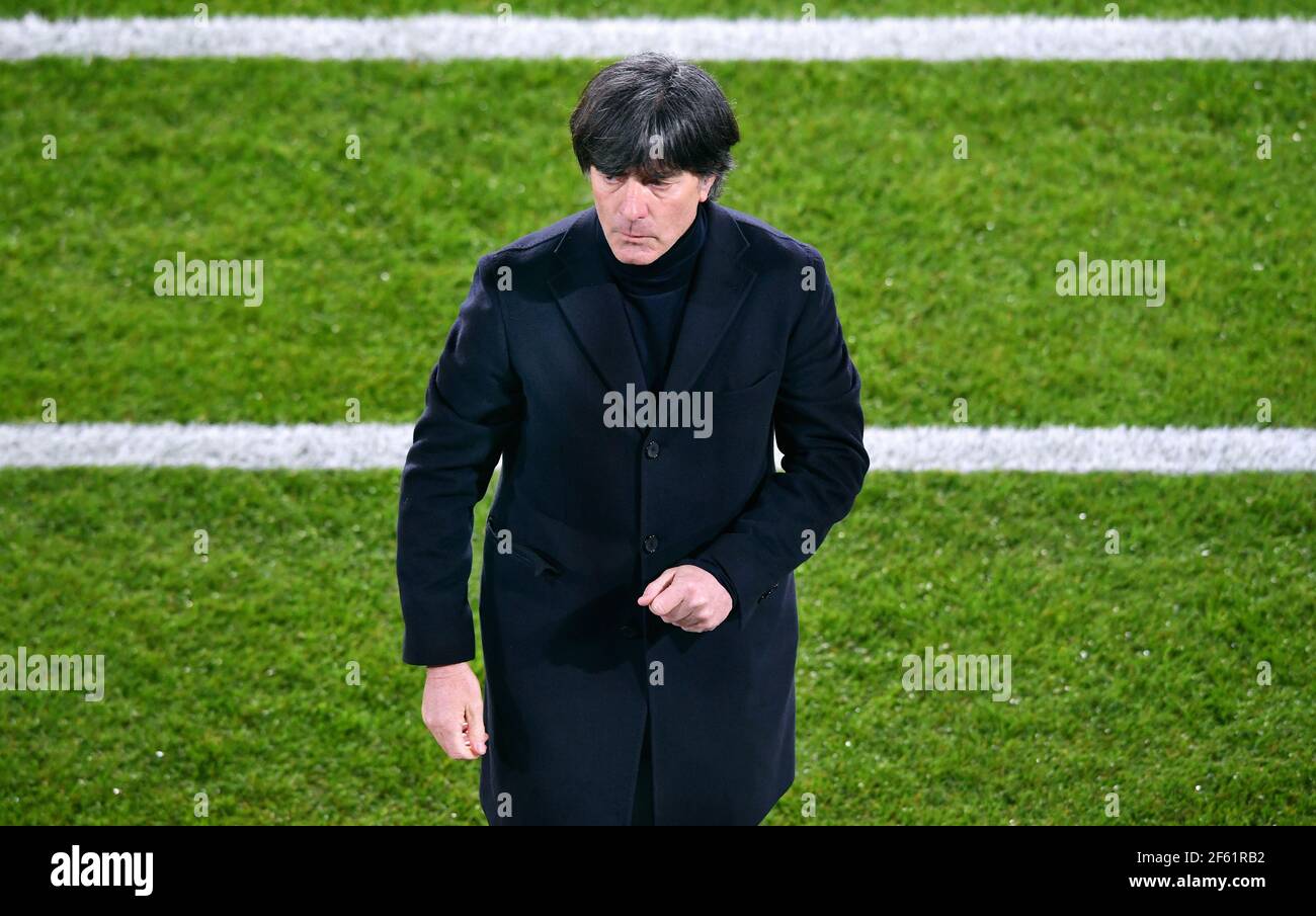 Partita di calcio internazionale, qualificatore della Coppa del mondo, Schauinsland-Reisen-Arena Duisburg; Germania vs Islanda; allenatore nazionale tedesco Joachim Löw . Foto Stock