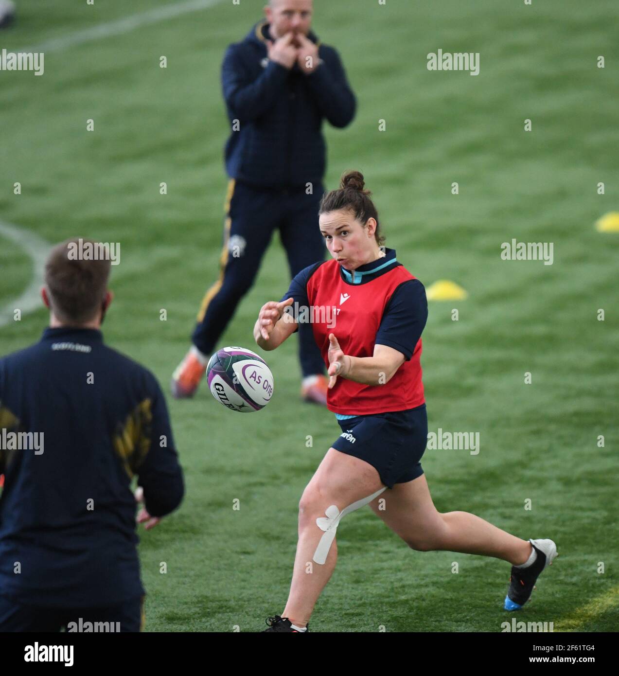 Oriam Sports CenterRiccarton, Edinburgh.Scotland UK. 29 Marzo 21 Scotland Women's Rugby Squad sessione di allenamento per la prossima partita Six Nation vs England Pic mostra il Capitano Rachel Malcolm ( Loughborough Lighting) in azione . Credit: eric mcowat/Alamy Live News Foto Stock