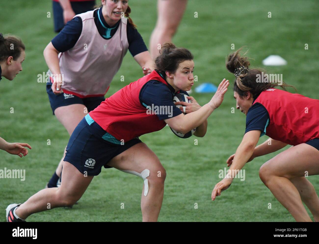 Oriam Sports CenterRiccarton, Edinburgh.Scotland UK. 29 Marzo 21 Scotland sessione di allenamento delle squadre di rugby femminili per il prossimo incontro di sei nazioni contro Inghilterra.Pic mostra il Capitano Rachel Malcolm ( Loughborough Lighting) in azione . Credit: eric mcowat/Alamy Live News Foto Stock