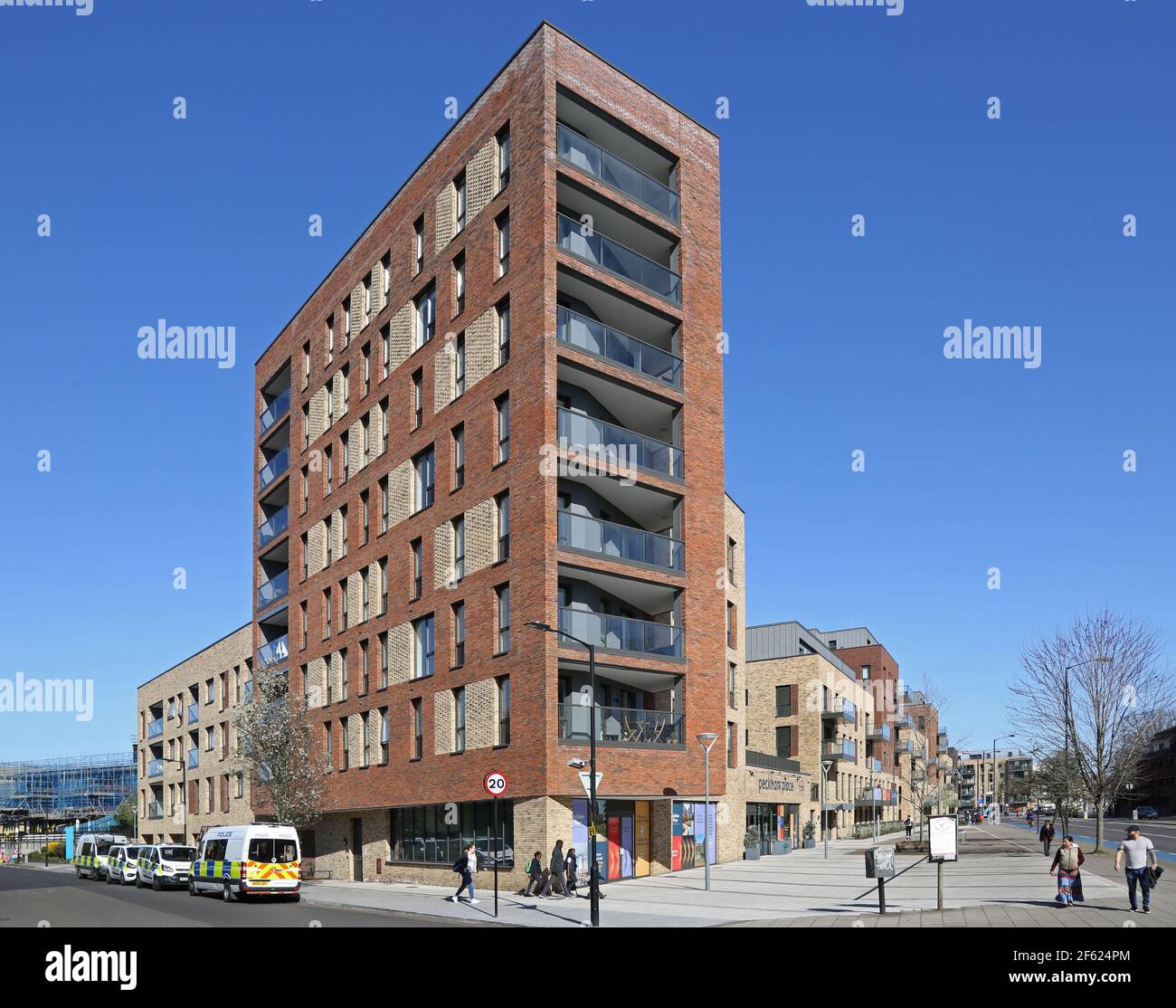 Peckham Place, un nuovo complesso di appartamenti su Queens Road, Peckham, Londra, Regno Unito. Sviluppato da Notting Hill Genesis Housing Association. Foto Stock