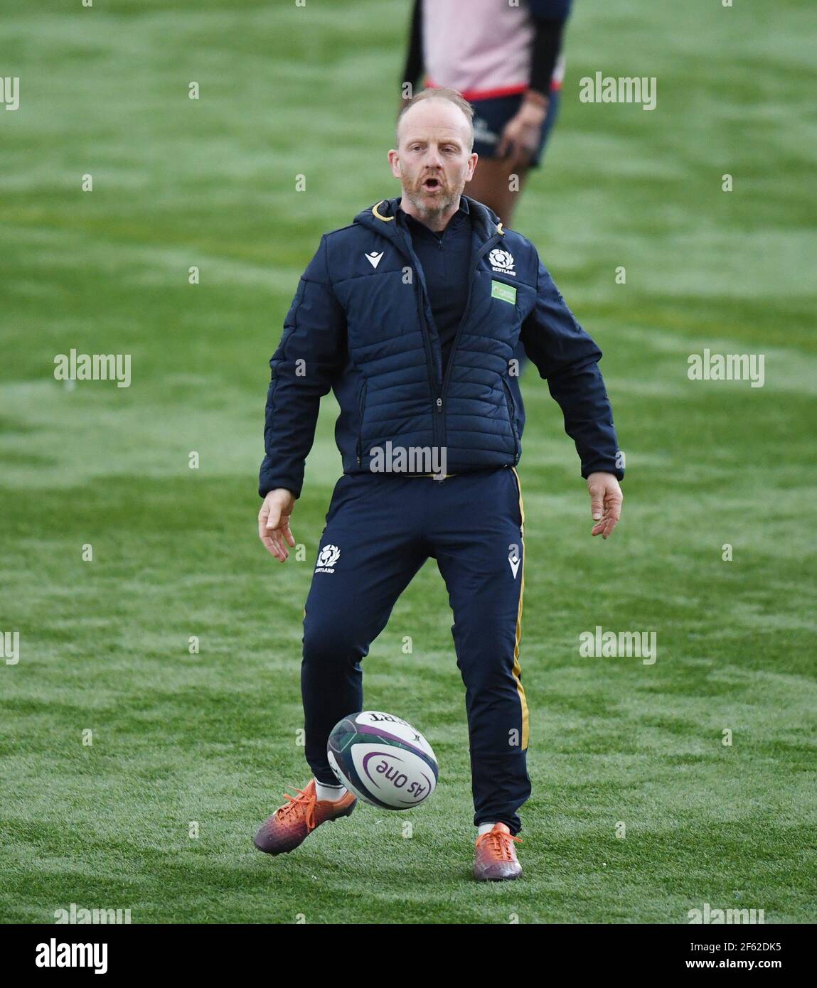 Oriam Sports CenterRiccarton, Edinburgh.Scotland UK. 29 Marzo 21 Scotland Women's Rugby Squad sessione di allenamento per il prossimo Six Nation Match vs England Pic mostra Bryan Easson Scotland Women Head Coach . Oriam Sports CenterRiccarton, Edinburgh.Scotland UK. 29 Marzo 21 Scotland sessione di allenamento delle squadre di rugby femminili per il prossimo incontro di sei nazioni contro EnglandPic mostra il Capitano Rachel Malcolm ( Loughborough Lighting) in azione . Credit: eric mcowat/Alamy Live News Foto Stock