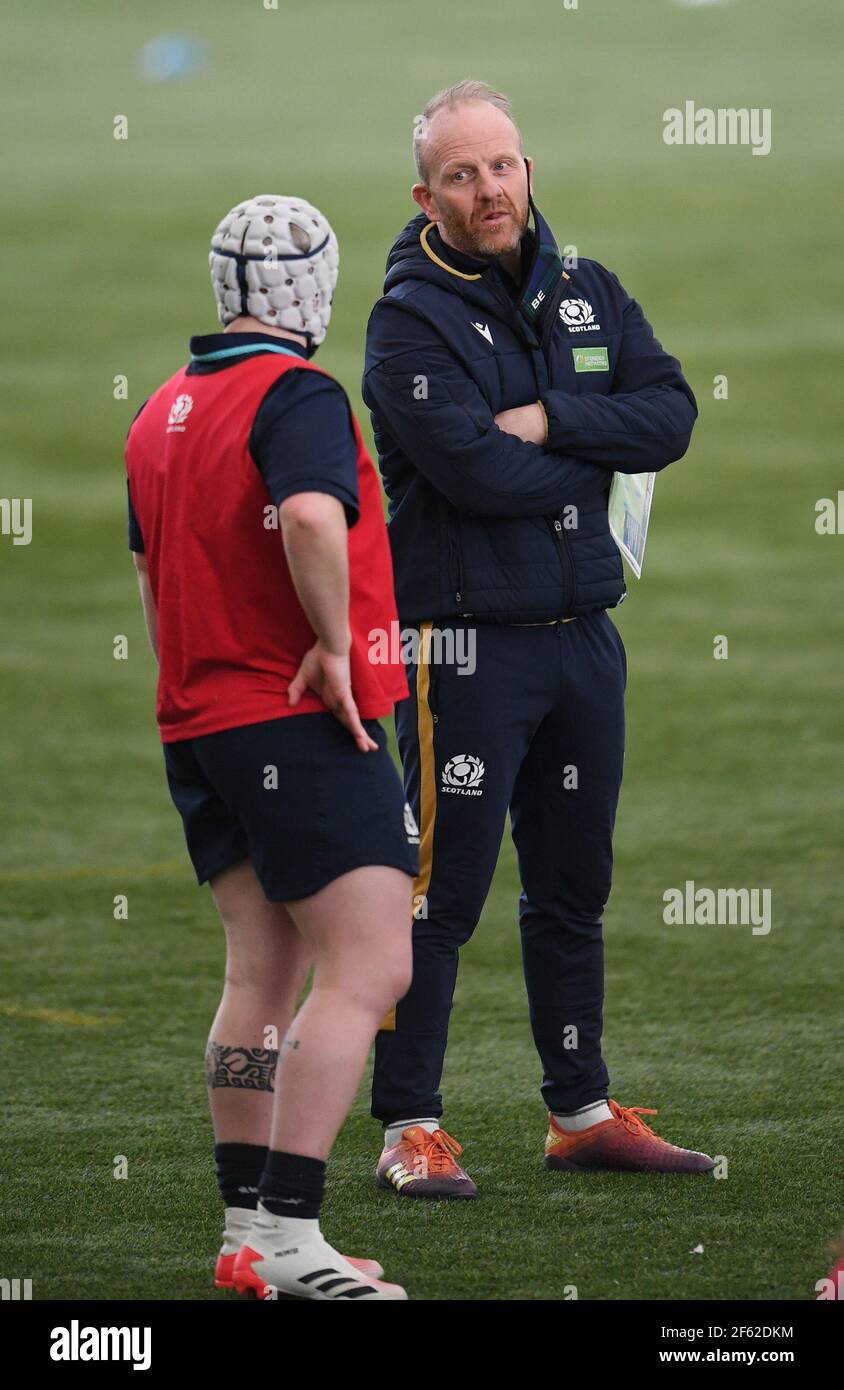 Oriam Sports CenterRiccarton, Edinburgh.Scotland UK. 29 Marzo 21 Scotland Women's Rugby Squad sessione di allenamento per il prossimo Six Nation Match vs England Pic mostra Bryan Easson Scotland Women Head Coach . Oriam Sports CenterRiccarton, Edinburgh.Scotland UK. 29 Marzo 21 Scotland sessione di allenamento delle squadre di rugby femminili per il prossimo incontro di sei nazioni contro EnglandPic mostra il Capitano Rachel Malcolm ( Loughborough Lighting) in azione . Credit: eric mcowat/Alamy Live News Foto Stock