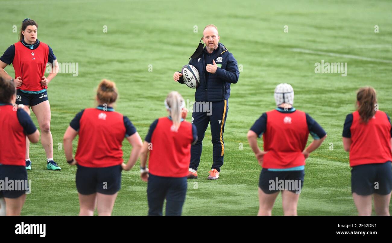 Oriam Sports CenterRiccarton, Edinburgh.Scotland UK. 29 Marzo 21 Scotland Women's Rugby Squad sessione di allenamento per il prossimo Six Nation Match vs England Pic mostra Bryan Easson Scotland Women Head Coach . Oriam Sports CenterRiccarton, Edinburgh.Scotland UK. 29 Marzo 21 Scotland sessione di allenamento delle squadre di rugby femminili per il prossimo incontro di sei nazioni contro EnglandPic mostra il Capitano Rachel Malcolm ( Loughborough Lighting) in azione . Credit: eric mcowat/Alamy Live News Foto Stock