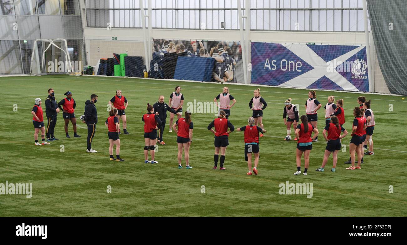 Oriam Sports CenterRiccarton, Edinburgh.Scotland UK. 29 Marzo 21 Scotland Women's Rugby Squad sessione di allenamento per il prossimo Six Nation Match vs England Pic mostra Bryan Easson Scotland Women Head Coach . Oriam Sports CenterRiccarton, Edinburgh.Scotland UK. 29 Marzo 21 Scotland sessione di allenamento delle squadre di rugby femminili per il prossimo incontro di sei nazioni contro EnglandPic mostra il Capitano Rachel Malcolm ( Loughborough Lighting) in azione . Credit: eric mcowat/Alamy Live News Foto Stock