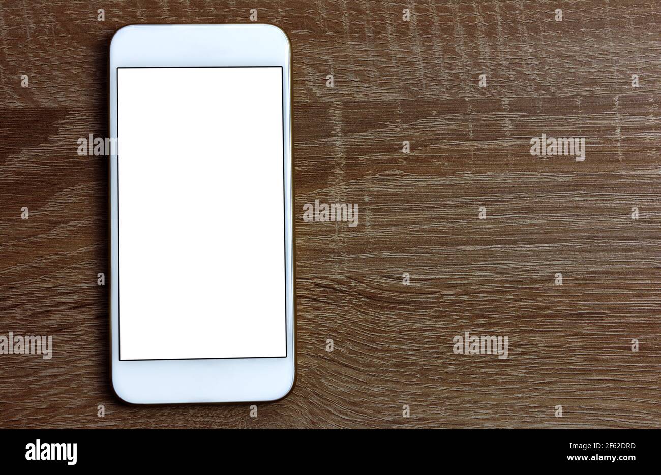 Smartphone su sfondo in legno con spazio per la copia. Foto Stock