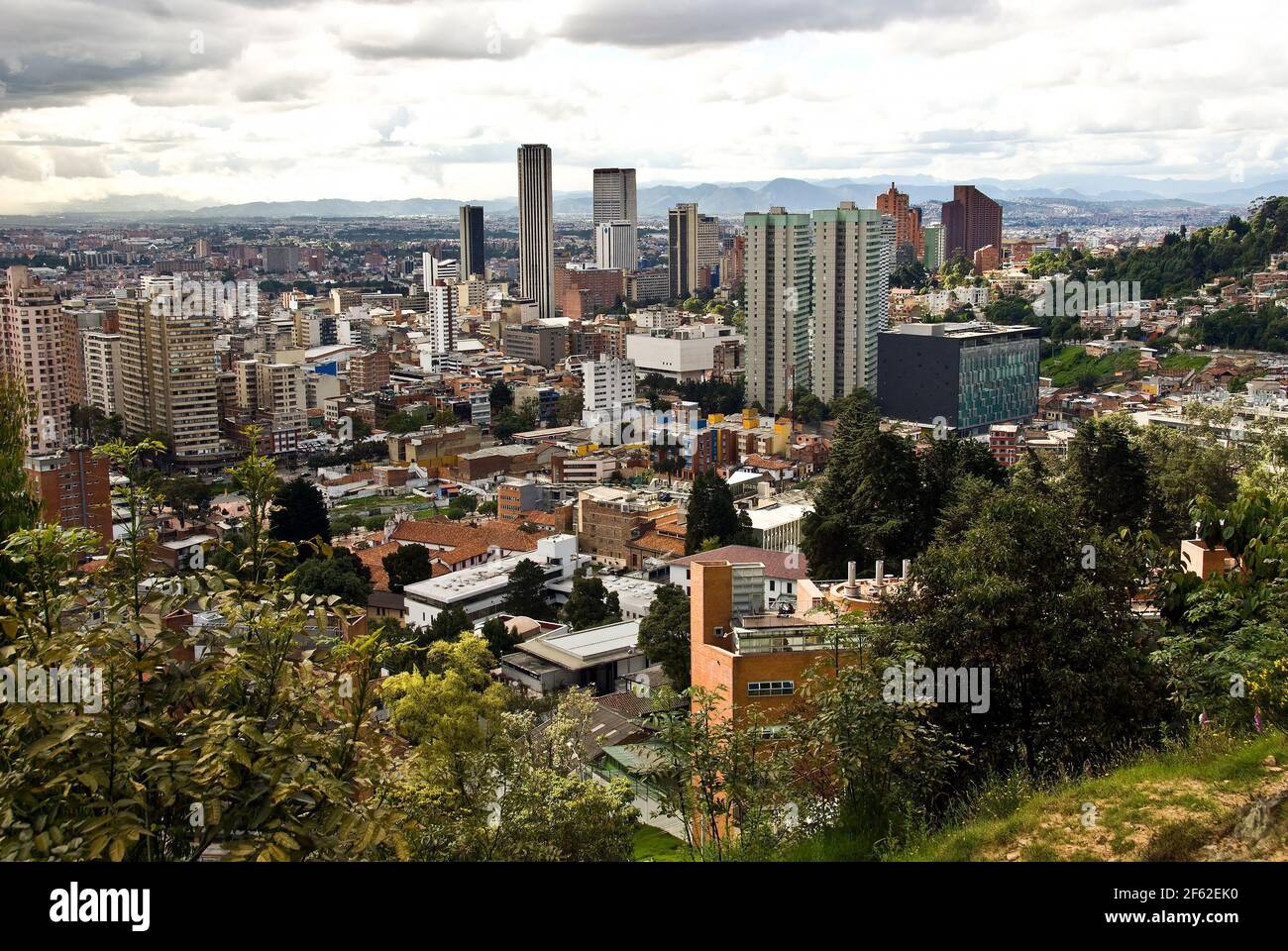 Bogota, capitale della Columbia, Sud America, dalla collina sopra Foto Stock