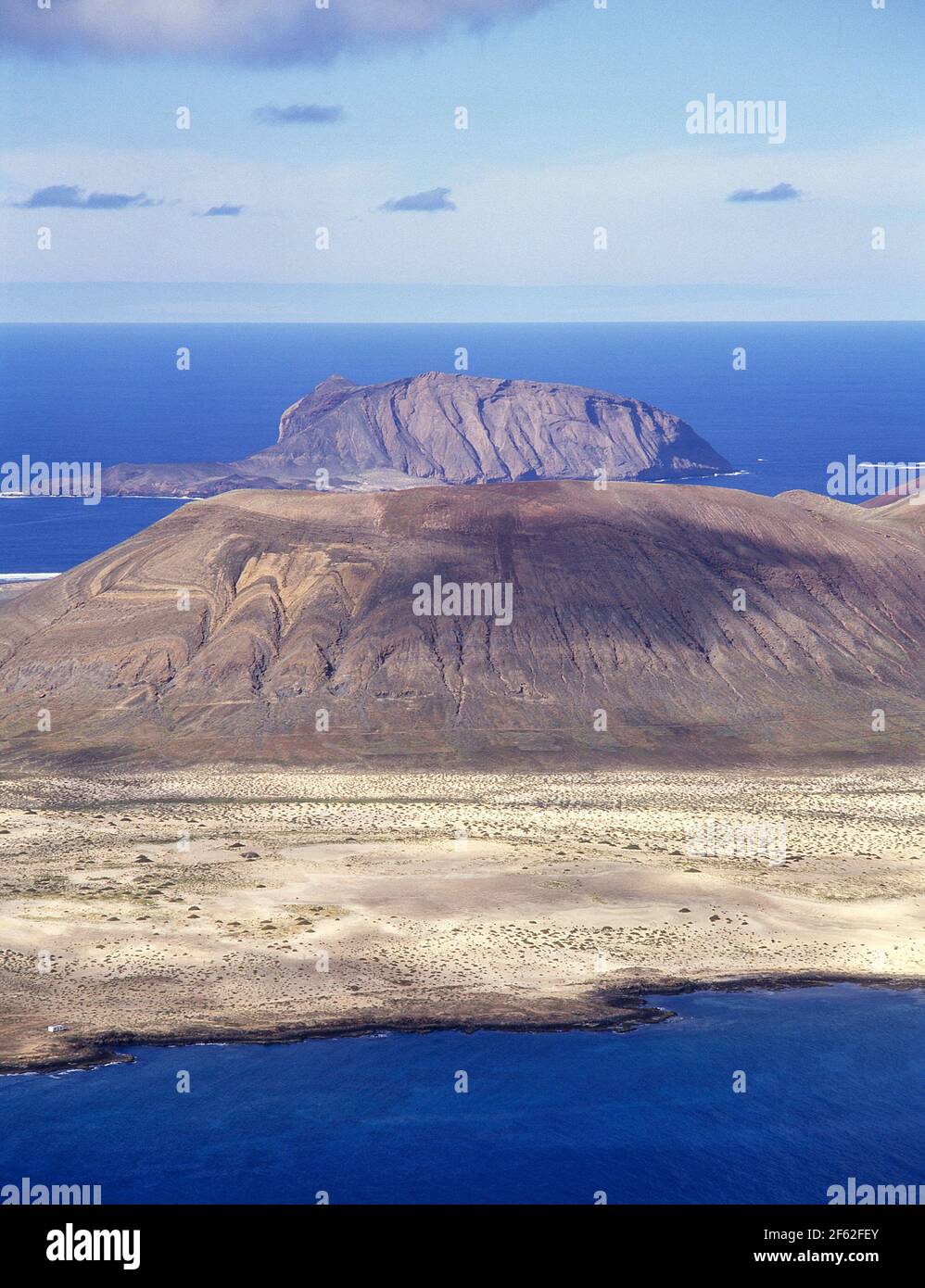 Isla Graciosa dal punto panoramico Mirador del Río, Risco de Famara, Lanzarote, Isole Canarie, Regno di Spagna Foto Stock