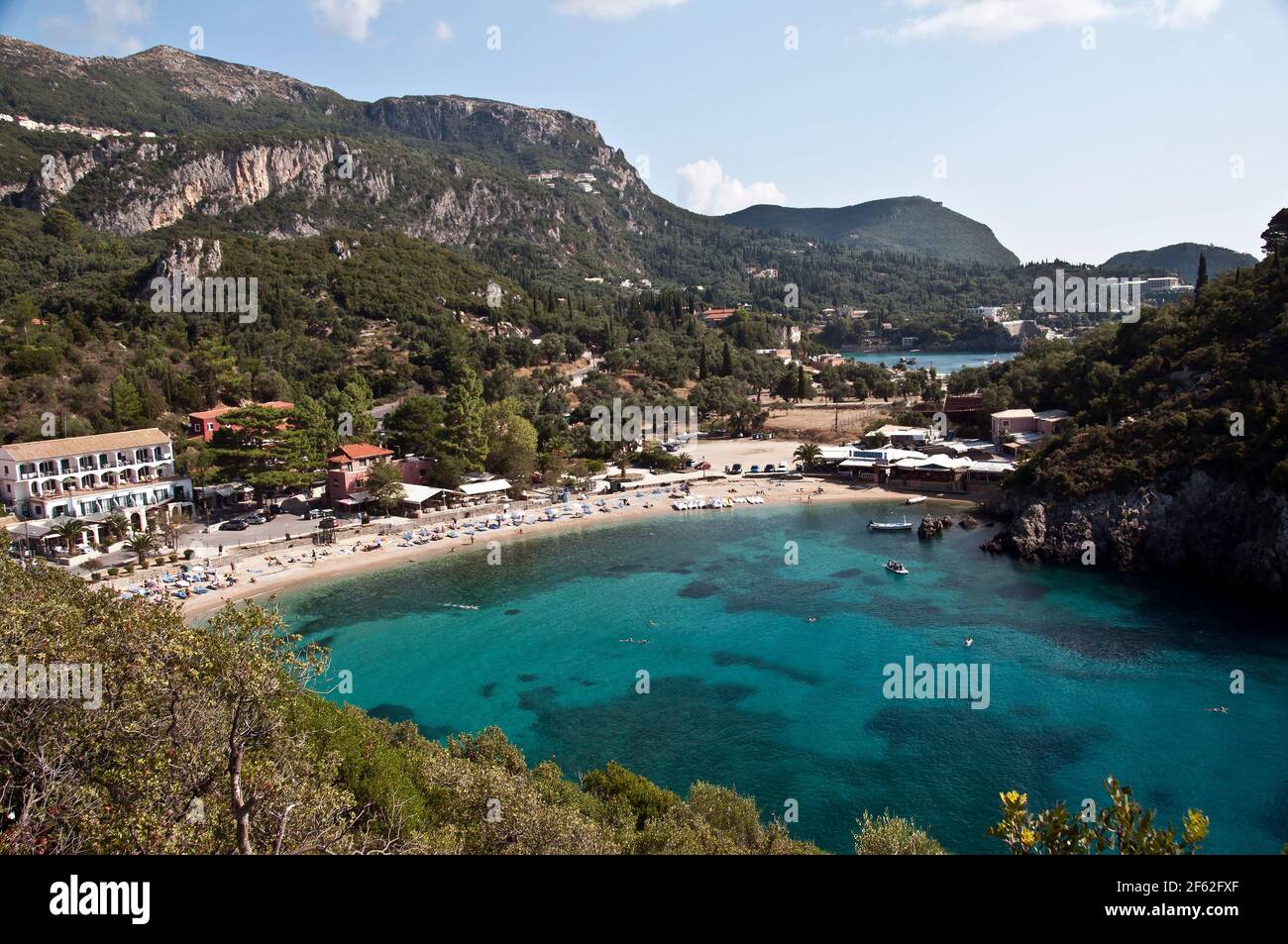 Spiaggia vicino Palaiokastritsa, isola greca di Corfù Foto Stock