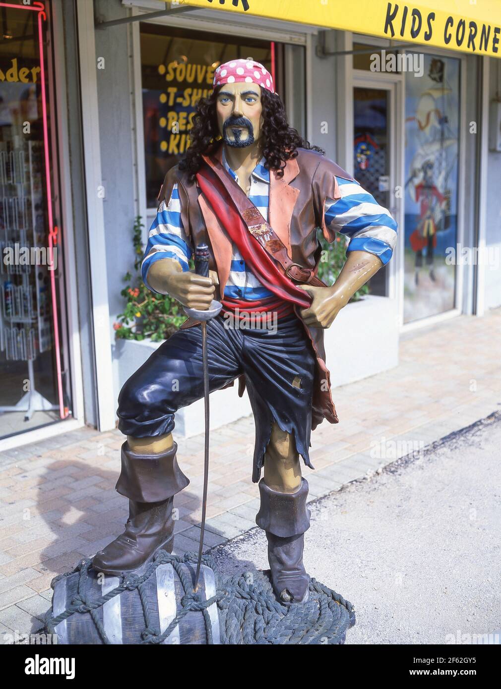 Captain Morgan Rum pirata figura fuori Duty Free Shop, George Town, Grand Cayman, Isole Cayman, Caraibi Foto Stock