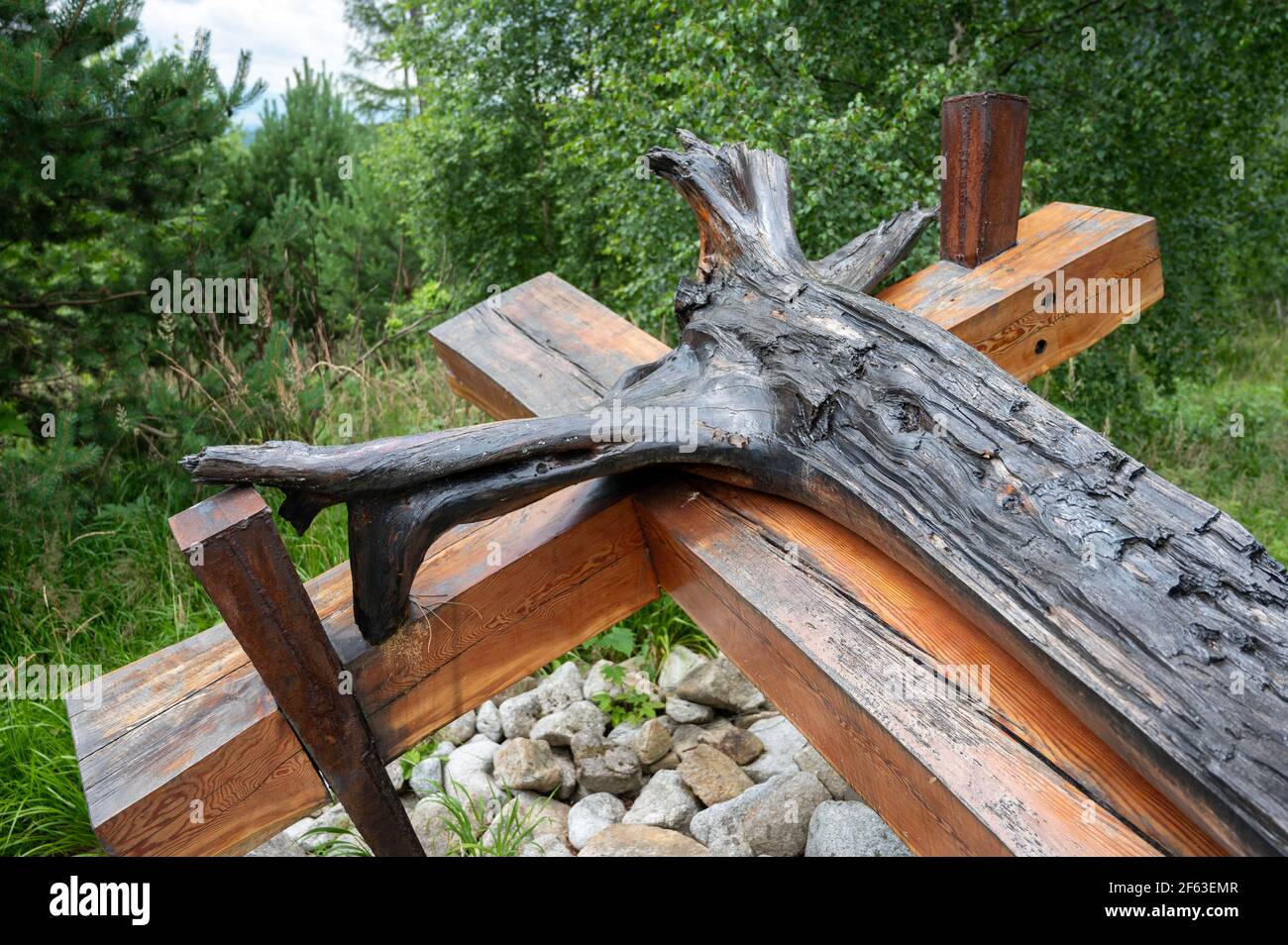 Stazione XI della Via Crucis: Gesù è inchiodato alla Croce. Kalvária na Peknú vyhliadku. Starý Smokovec, Slovacchia. 2020-07-27. Foto Stock
