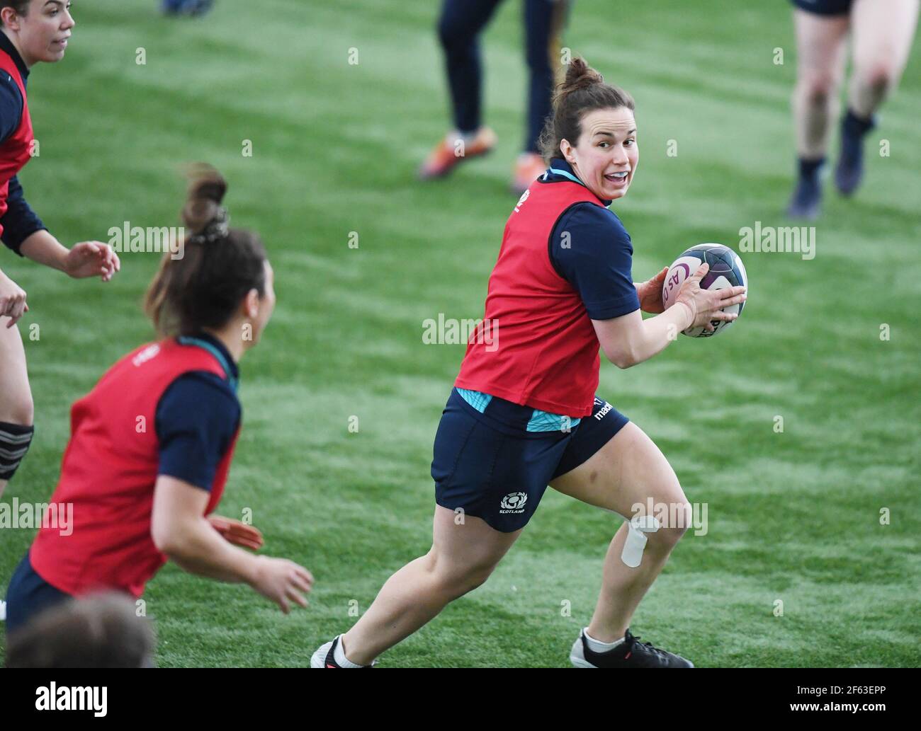 Oriam Sports CenterRiccarton, Edinburgh.Scotland UK. 29 Marzo 21 Scotland Women's Rugby Squad sessione di allenamento per la prossima partita Six Nation vs England Pic mostra il Capitano Rachel Malcolm ( Loughborough Lighting) in azione . Credit: eric mcowat/Alamy Live News Foto Stock