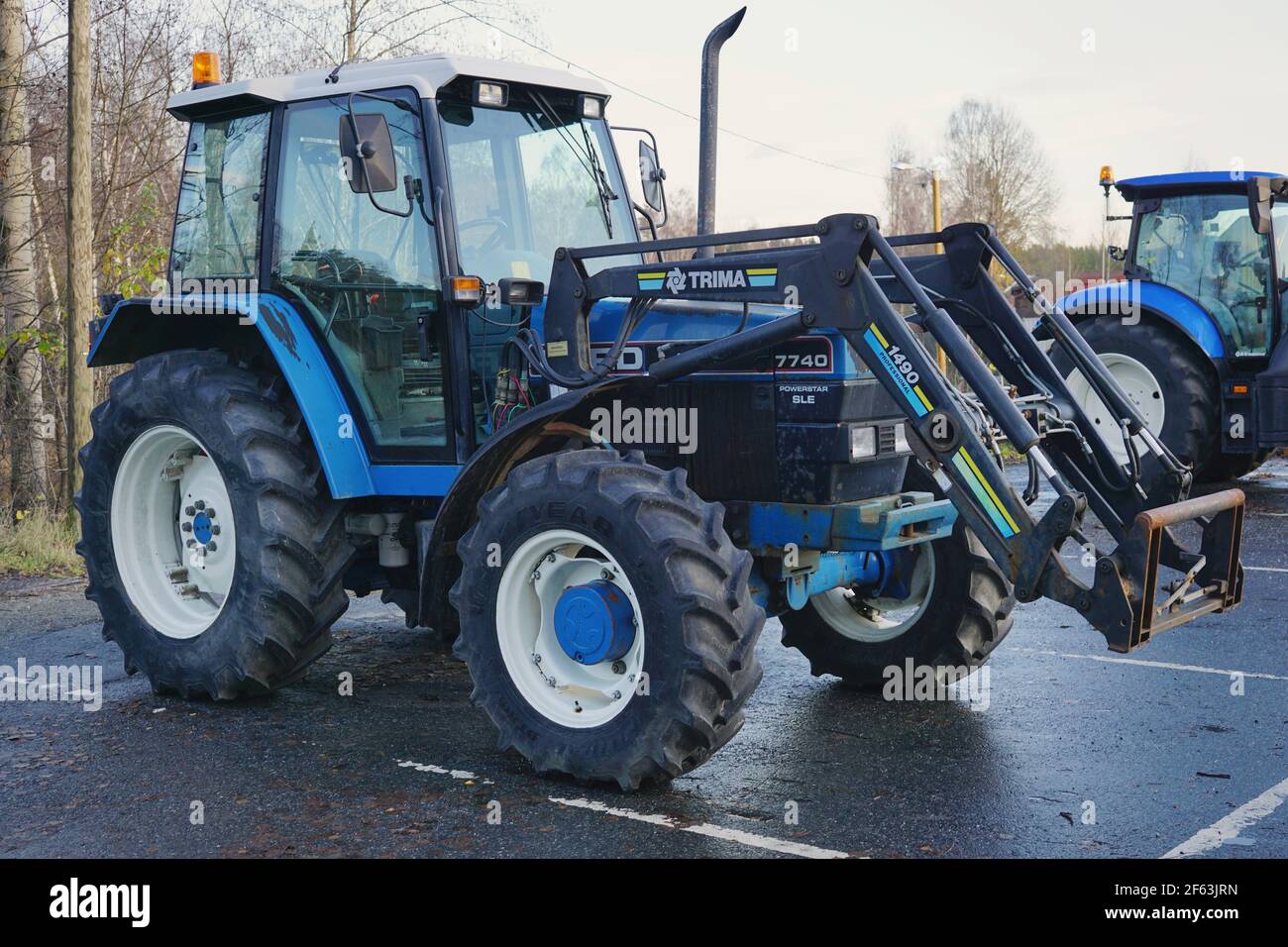 Ford 7740 PowerStar SLE con caricatore frontale. Foto Stock