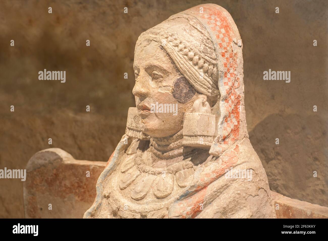 Lady of Baza, vista laterale. Una delle più importanti opere d'arte iberica scultura che serviva come urna funeraria Foto Stock