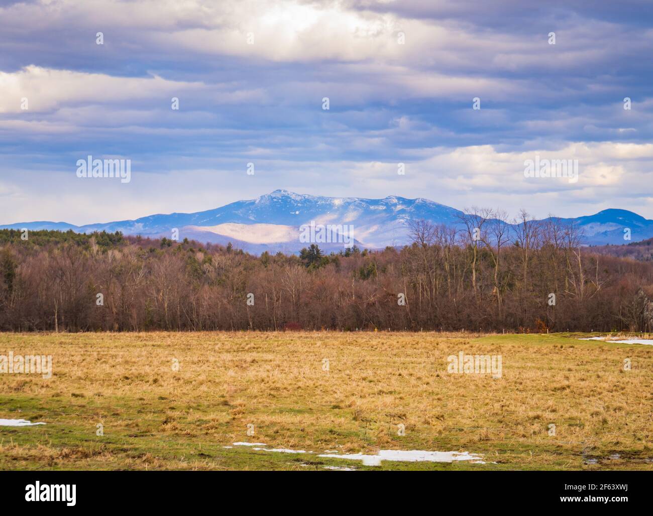 Vista sul Monte Mansfield nel Vermont Green Montagne Foto Stock