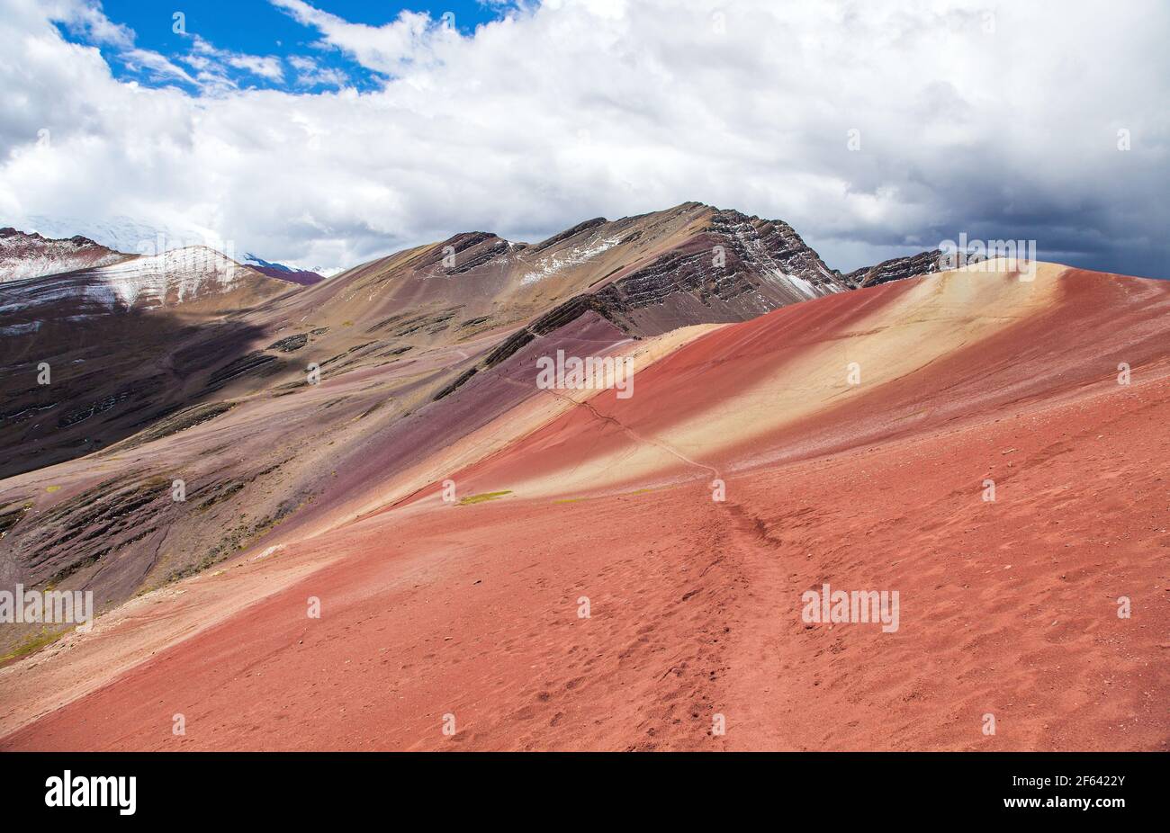 Montagne arcobaleno o Vinicunca Montana de Siete Colores, regione di Cuzco in Perù, Ande peruviane Foto Stock