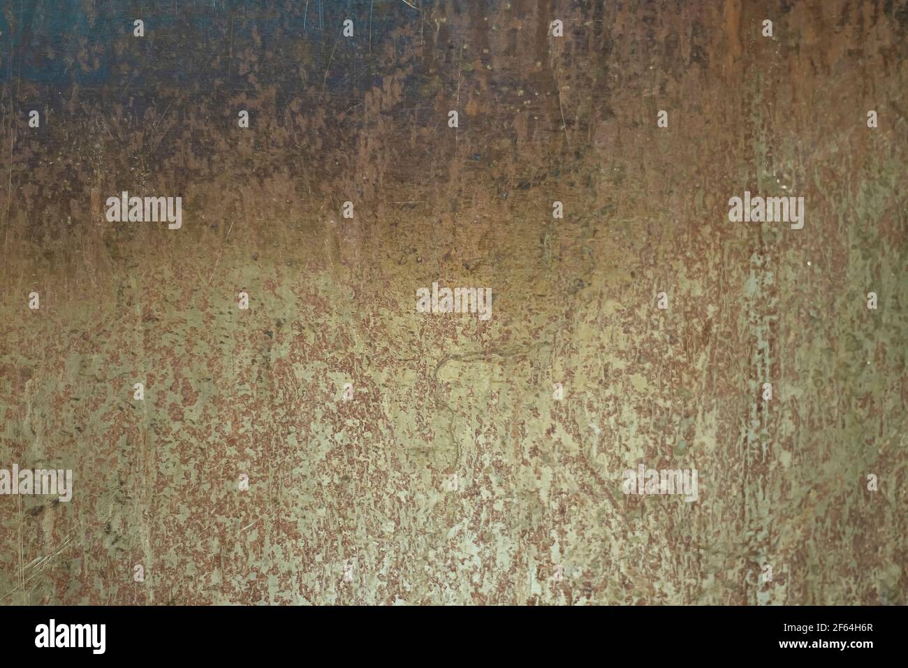 vecchia astrazione di tessuto metallico arrugginito. fondo metallico non uniforme. Messa a fuoco morbida Foto Stock