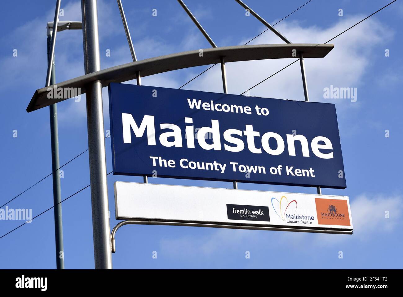 Maidstone, Kent, Regno Unito. Cartello "Welcome to Maidstone" sulla Loose Road Foto Stock