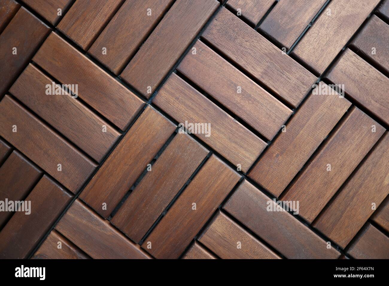 Piastrelle di legno marrone. Pavimenti per appartamenti e case Foto Stock